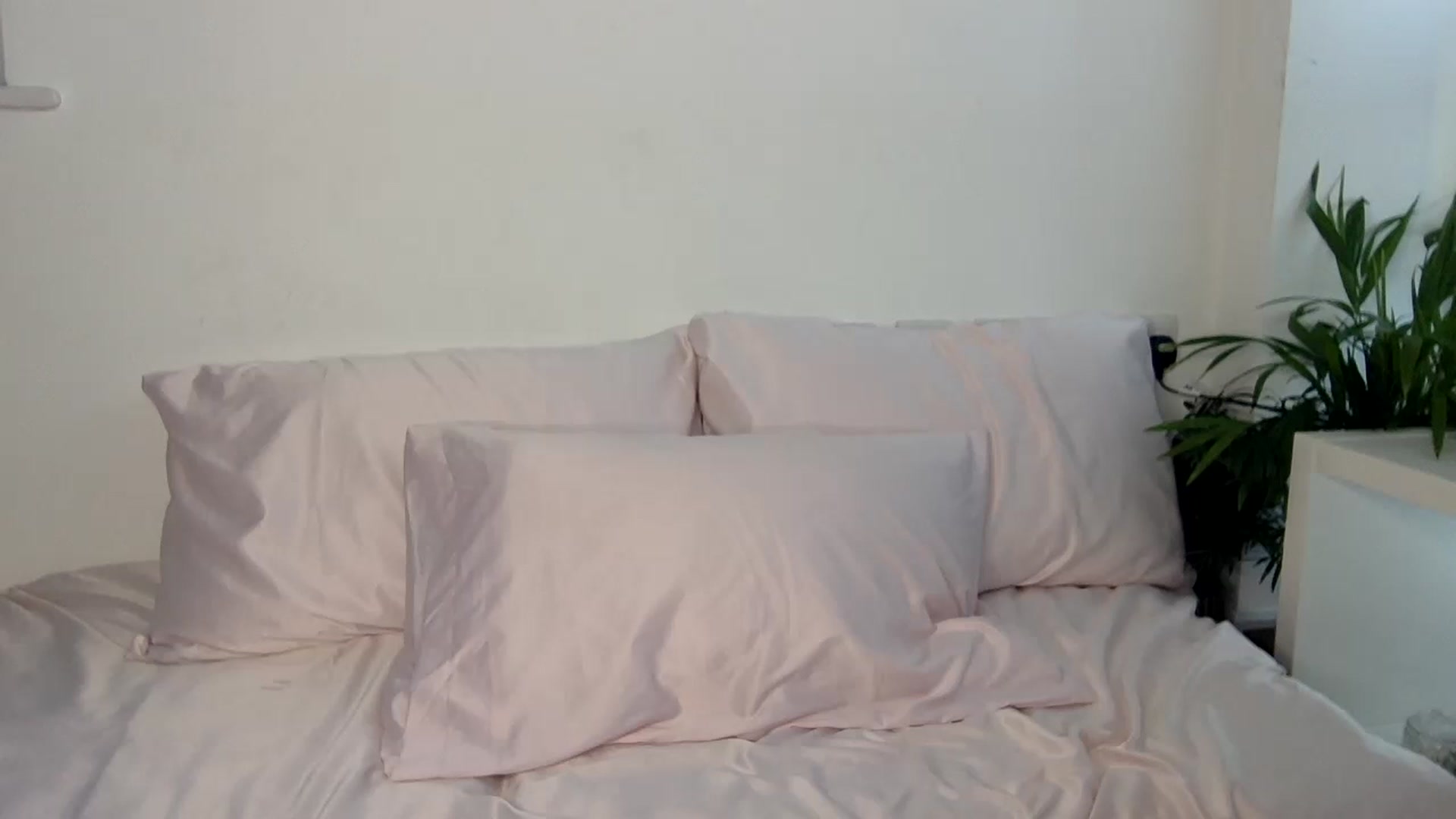 Gallery image thumbnail from MissLuna22's myfreecams stream on, 12/09/2022, 14:50 image 15 of 20
