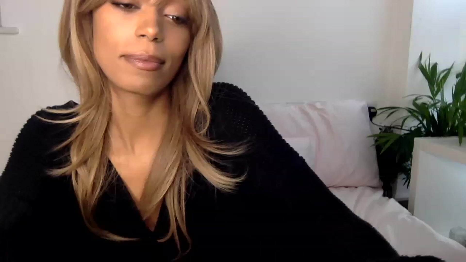 Gallery image thumbnail from MissLuna22's myfreecams stream on, 12/09/2022, 14:50 image 14 of 20