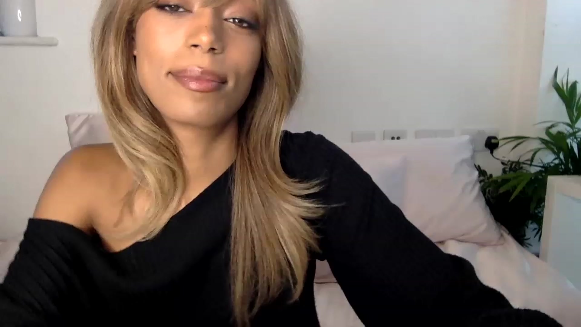 Gallery image thumbnail from MissLuna22's myfreecams stream on, 12/10/2022, 15:08 image 19 of 20