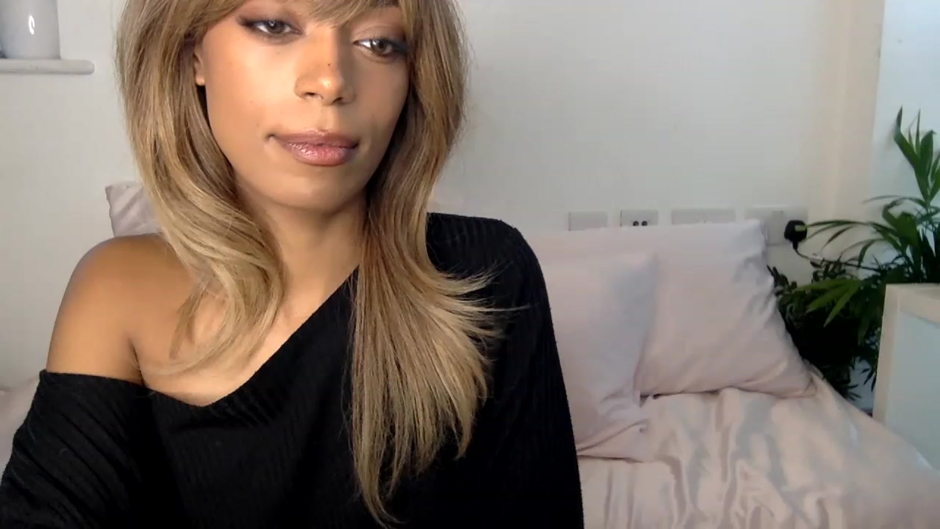 Gallery image thumbnail from MissLuna22's myfreecams stream on, 12/10/2022, 15:08 image 20 of 20
