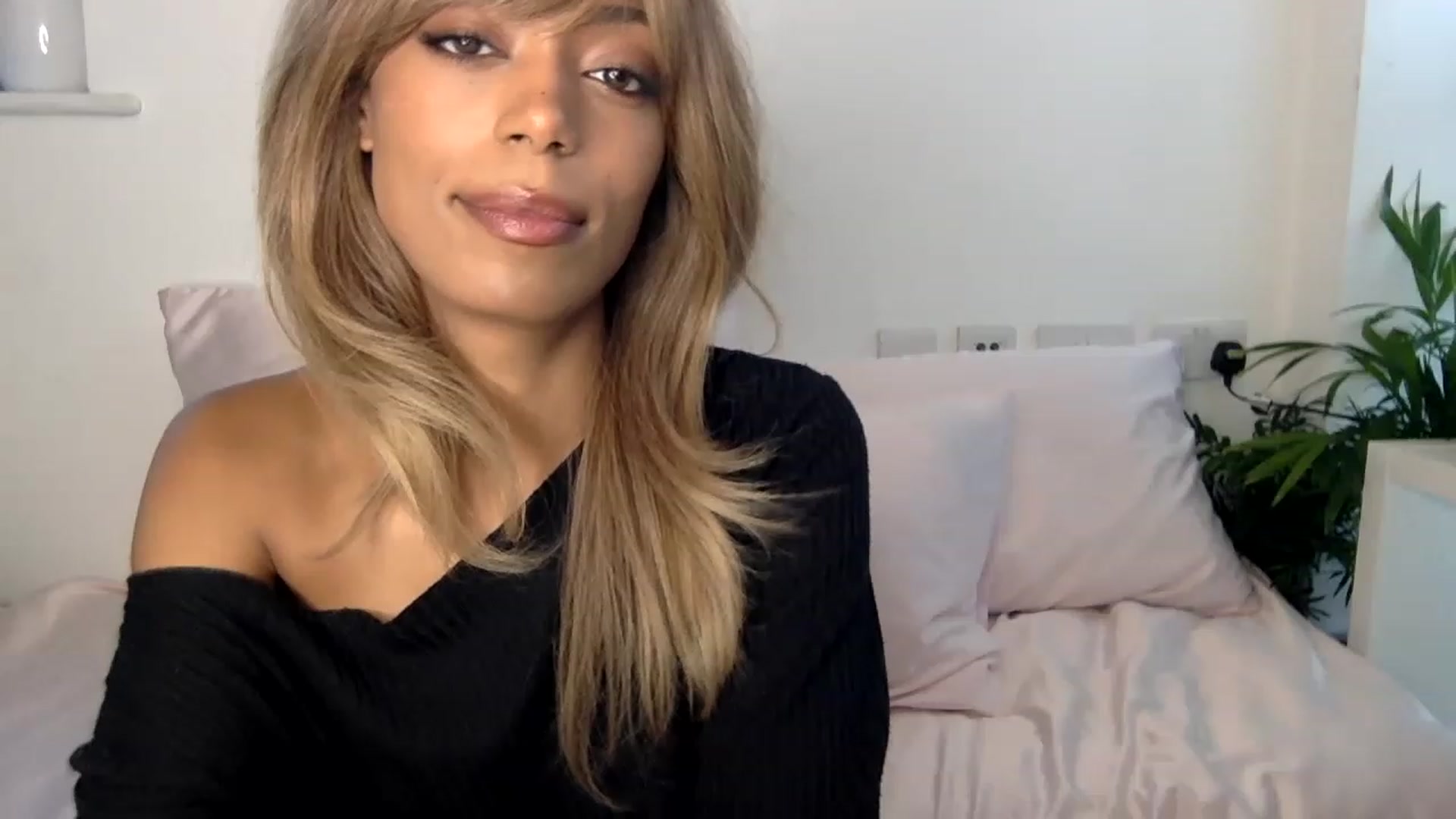 Gallery image thumbnail from MissLuna22's myfreecams stream on, 12/10/2022, 15:08 image 4 of 20