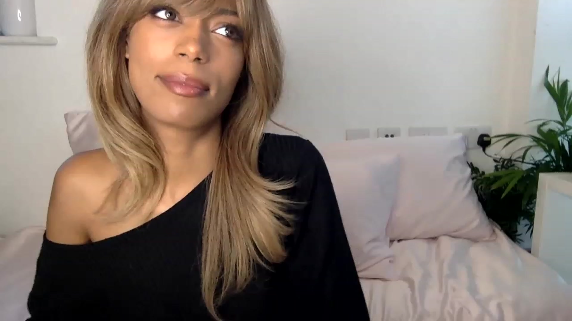 Gallery image thumbnail from MissLuna22's myfreecams stream on, 12/10/2022, 15:08 image 16 of 20