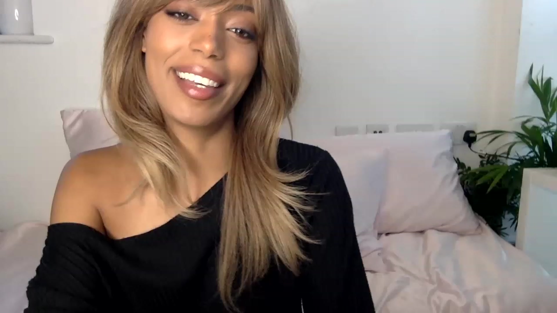 Gallery image thumbnail from MissLuna22's myfreecams stream on, 12/10/2022, 15:08 image 3 of 20