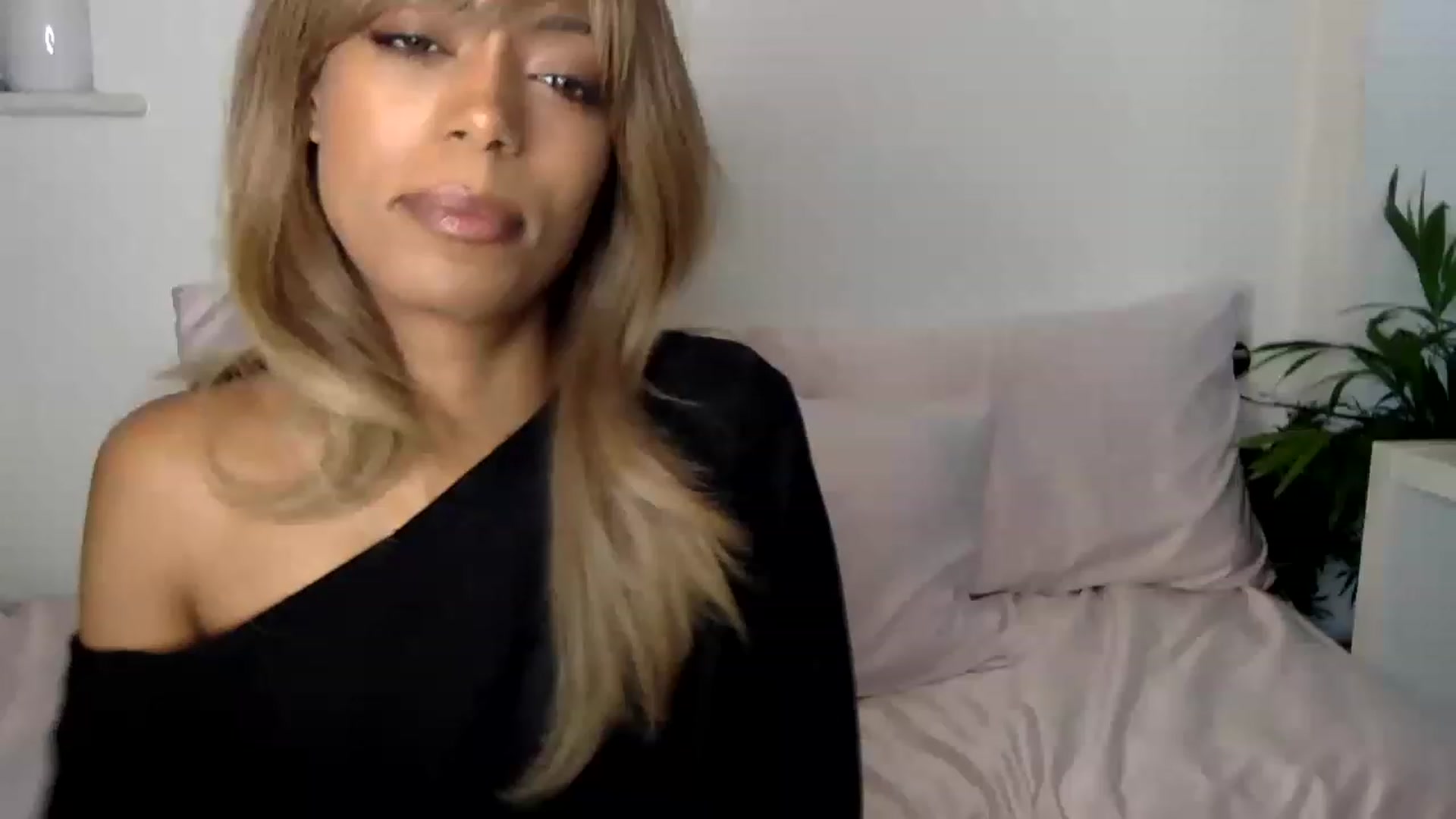 Gallery image thumbnail from MissLuna22's myfreecams stream on, 12/10/2022, 15:57 image 6 of 20