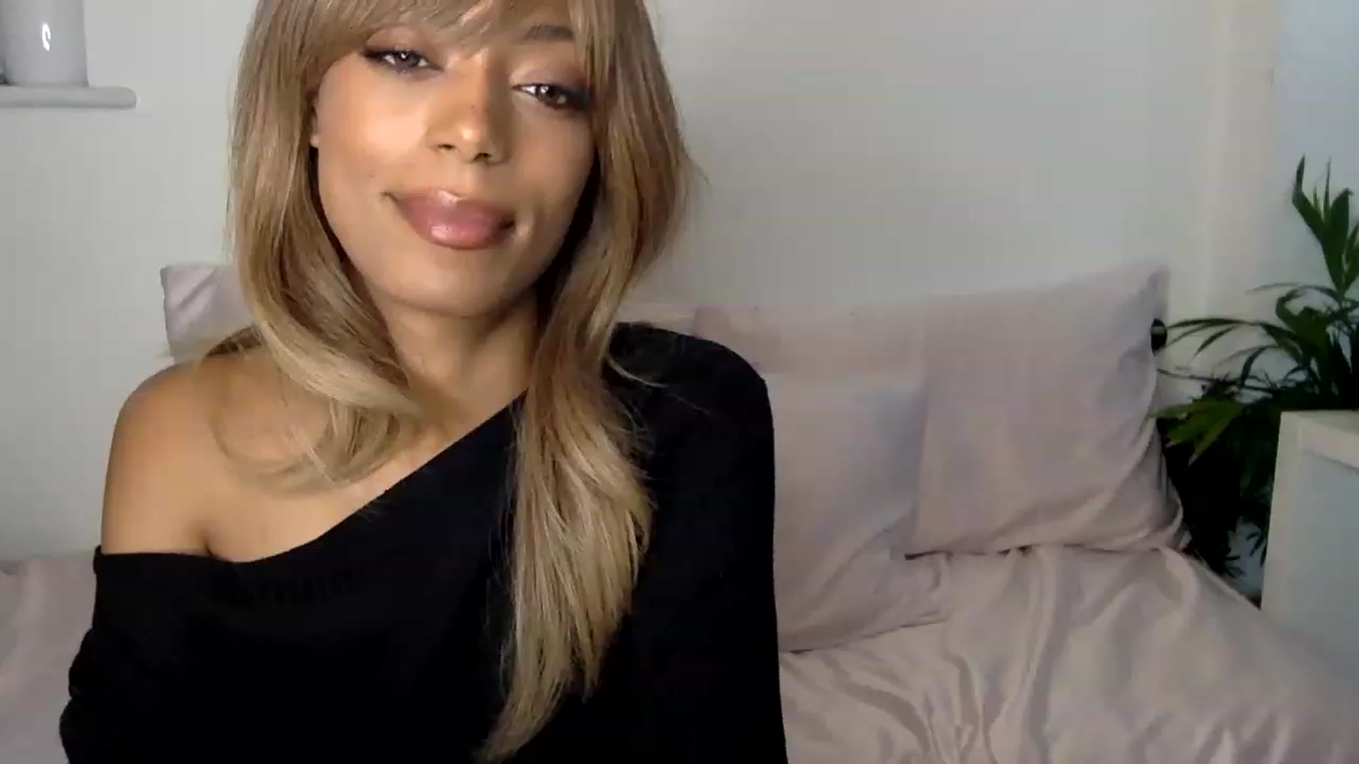 Gallery image thumbnail from MissLuna22's myfreecams stream on, 12/10/2022, 15:57 image 5 of 20