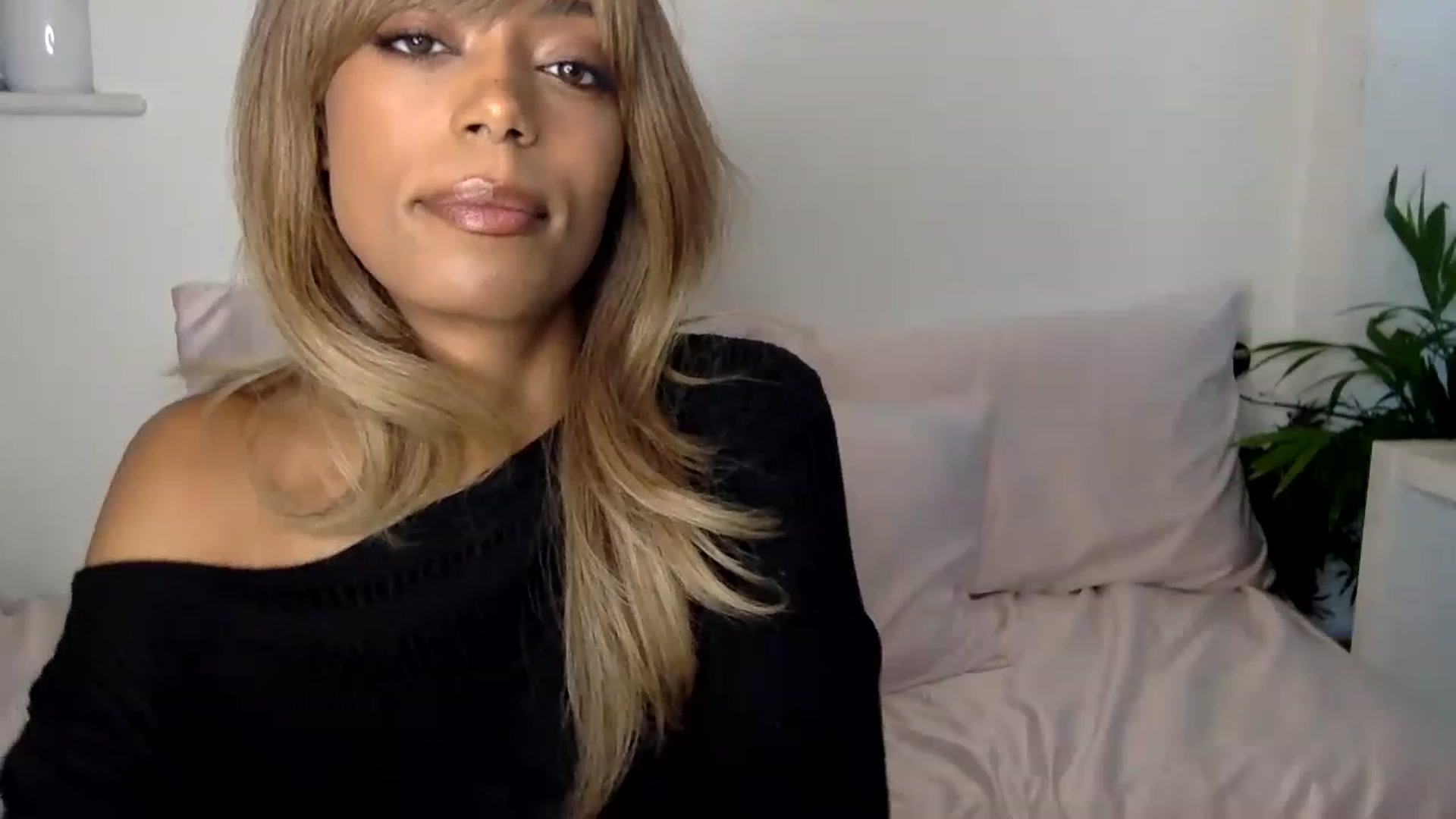 Gallery image thumbnail from MissLuna22's myfreecams stream on, 12/10/2022, 15:57 image 4 of 20