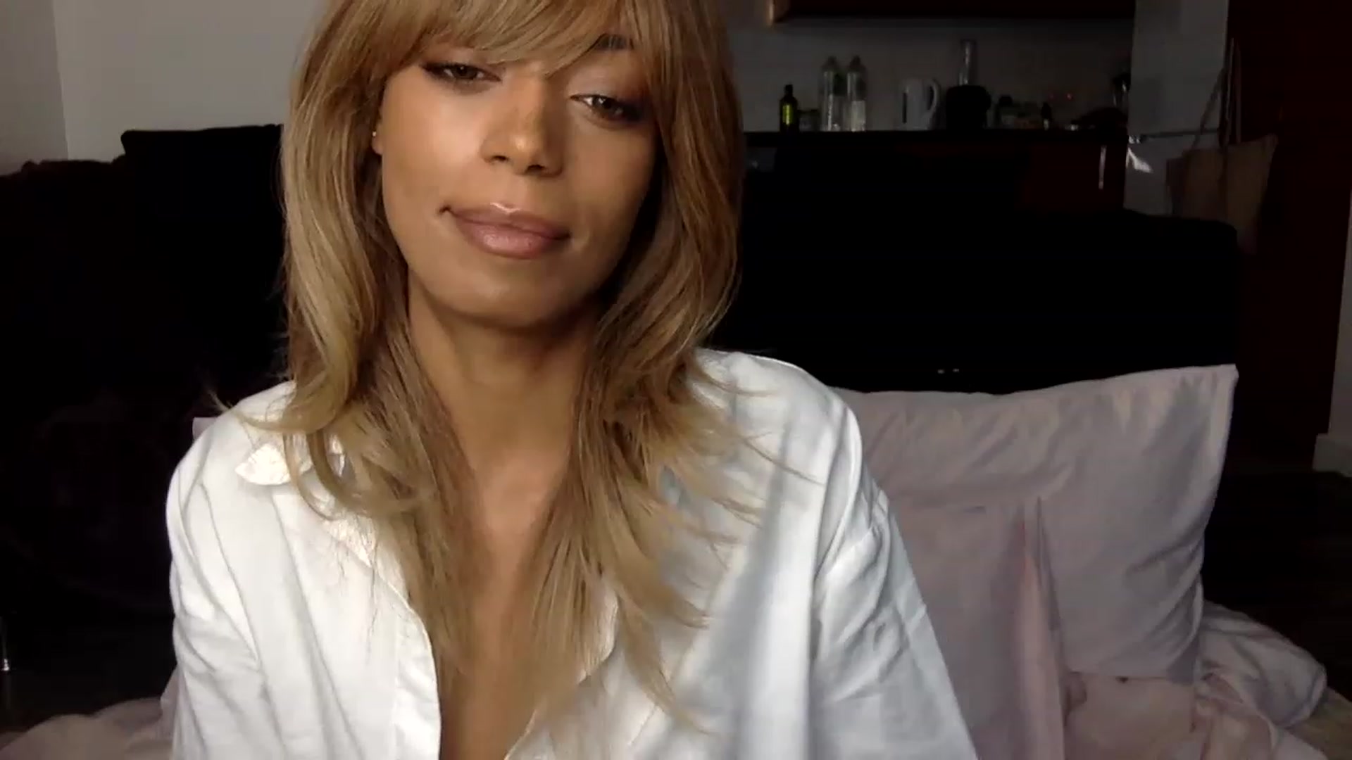 Gallery image thumbnail from MissLuna22's myfreecams stream on, 12/12/2022, 13:58 image 9 of 20