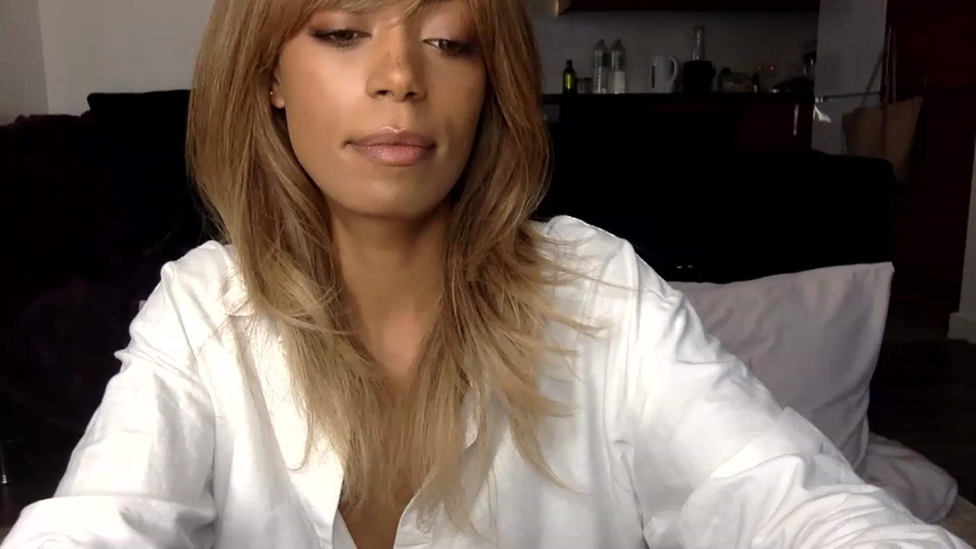 Gallery image thumbnail from MissLuna22's myfreecams stream on, 12/12/2022, 13:58 image 3 of 20