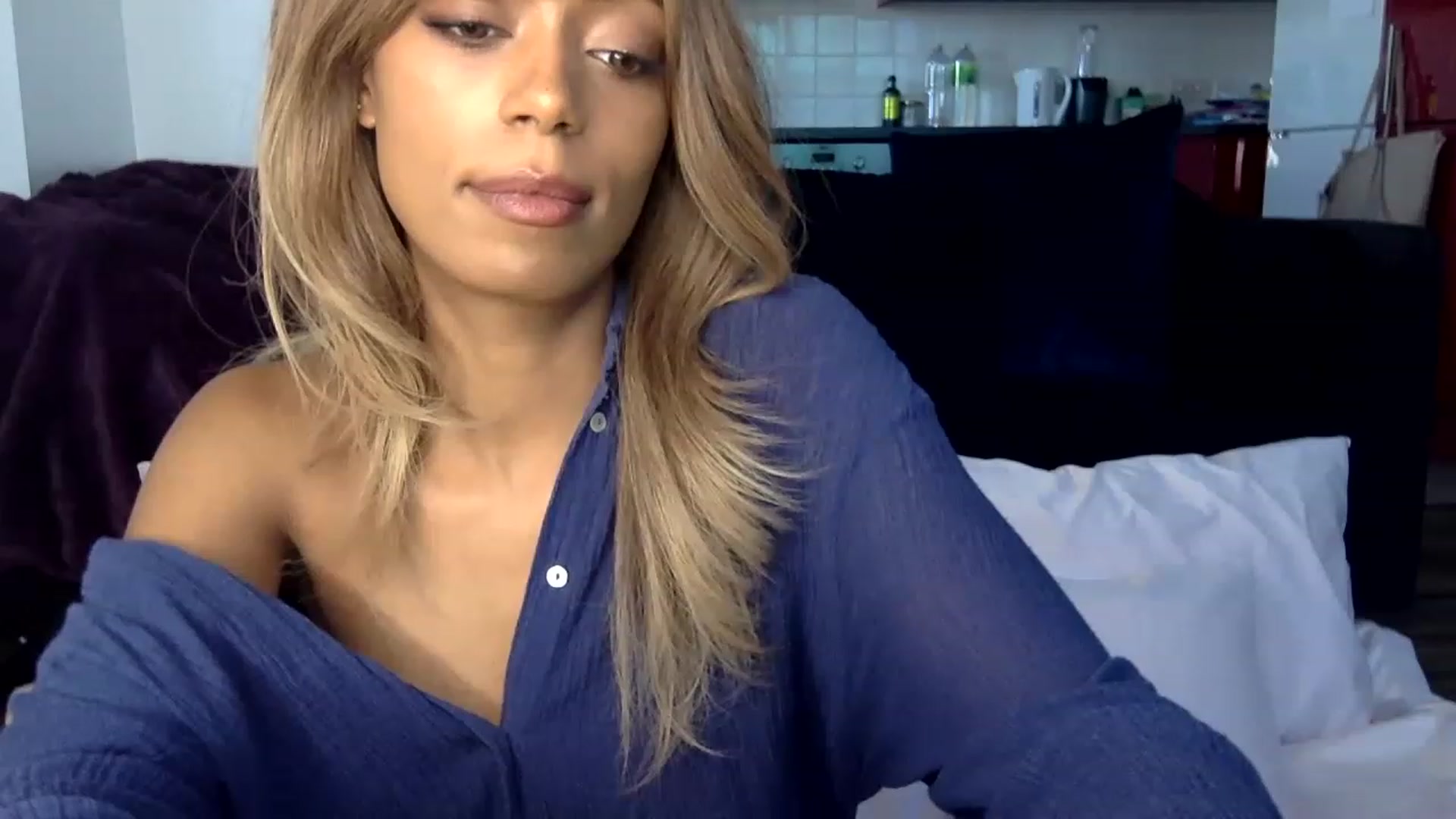 Gallery image thumbnail from MissLuna22's myfreecams stream on, 12/15/2022, 13:50 image 8 of 20