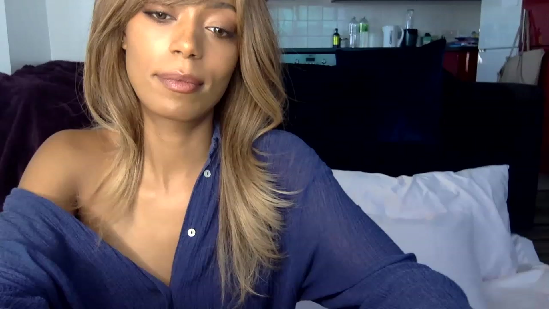 Gallery image thumbnail from MissLuna22's myfreecams stream on, 12/15/2022, 13:50 image 17 of 20