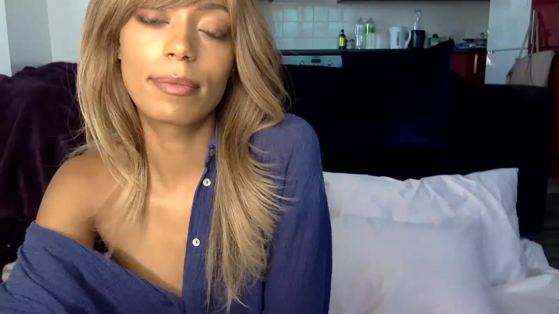 Gallery image thumbnail from MissLuna22's myfreecams stream on, 12/15/2022, 13:50 image 14 of 20