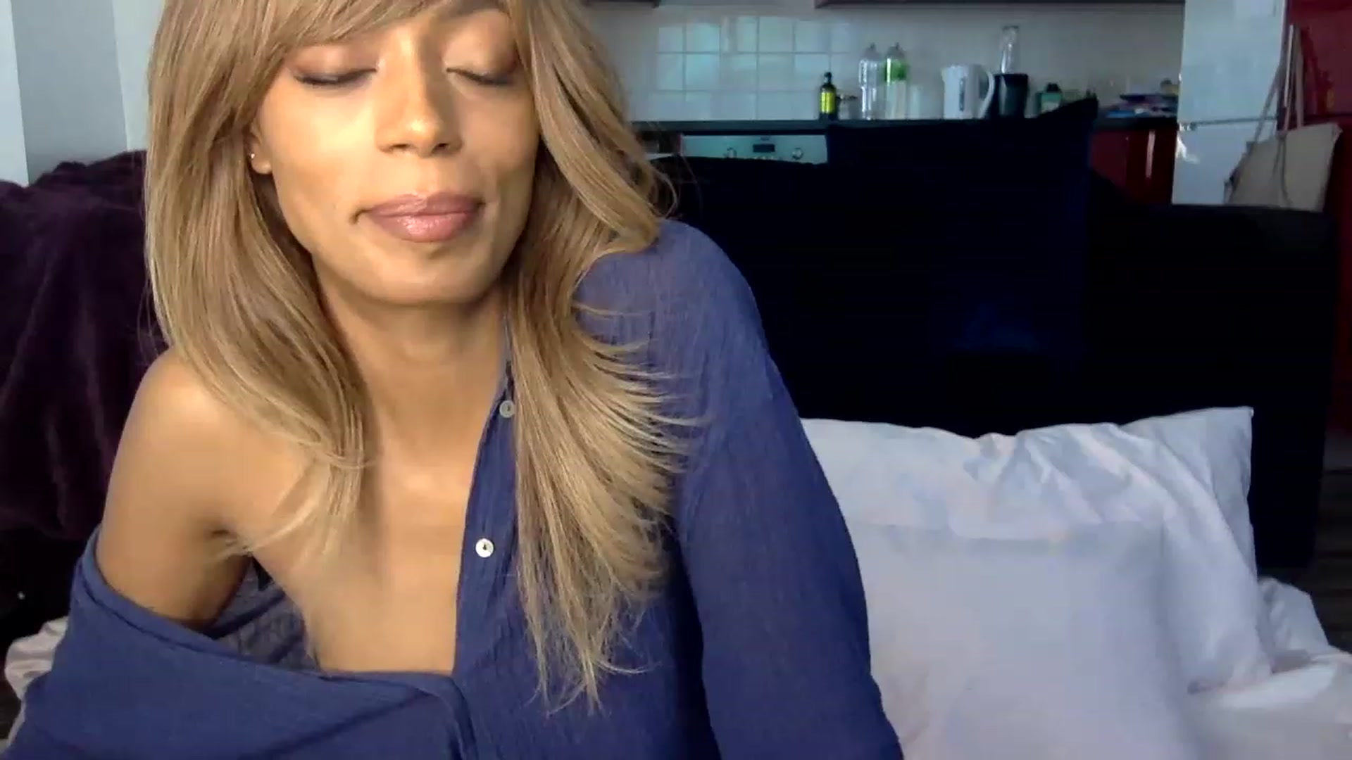 Gallery image thumbnail from MissLuna22's myfreecams stream on, 12/15/2022, 13:50 image 13 of 20