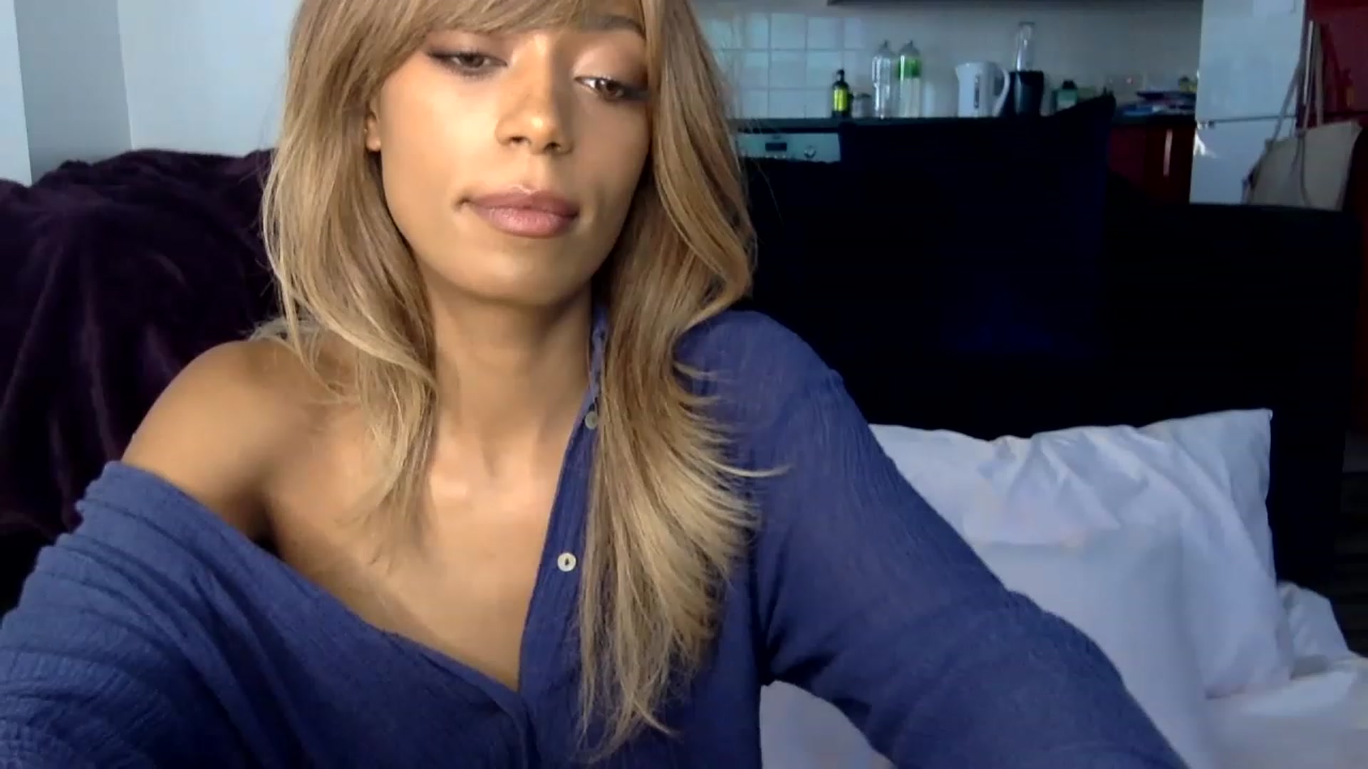 Gallery image thumbnail from MissLuna22's myfreecams stream on, 12/15/2022, 13:50 image 3 of 20