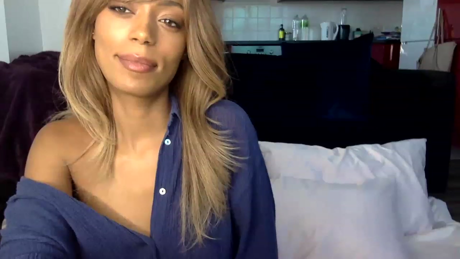 Gallery image thumbnail from MissLuna22's myfreecams stream on, 12/15/2022, 13:50 image 15 of 20