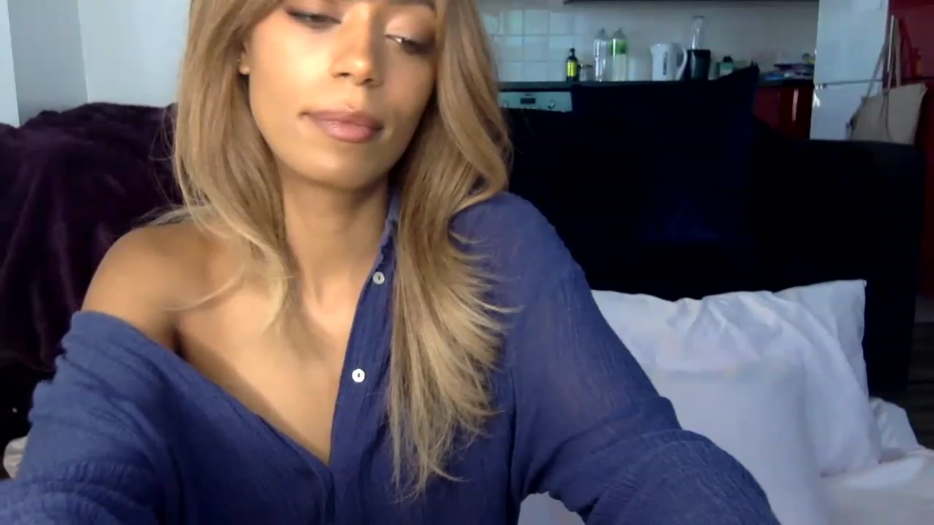 Gallery image thumbnail from MissLuna22's myfreecams stream on, 12/15/2022, 13:50 image 10 of 20