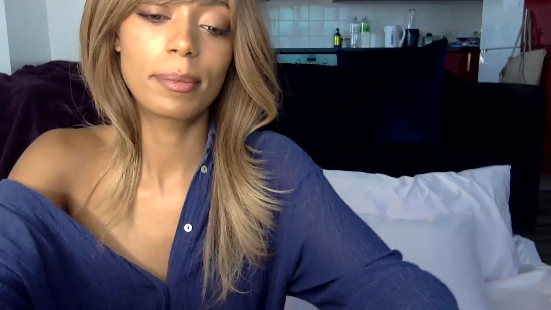 Gallery image thumbnail from MissLuna22's myfreecams stream on, 12/15/2022, 13:50 image 19 of 20