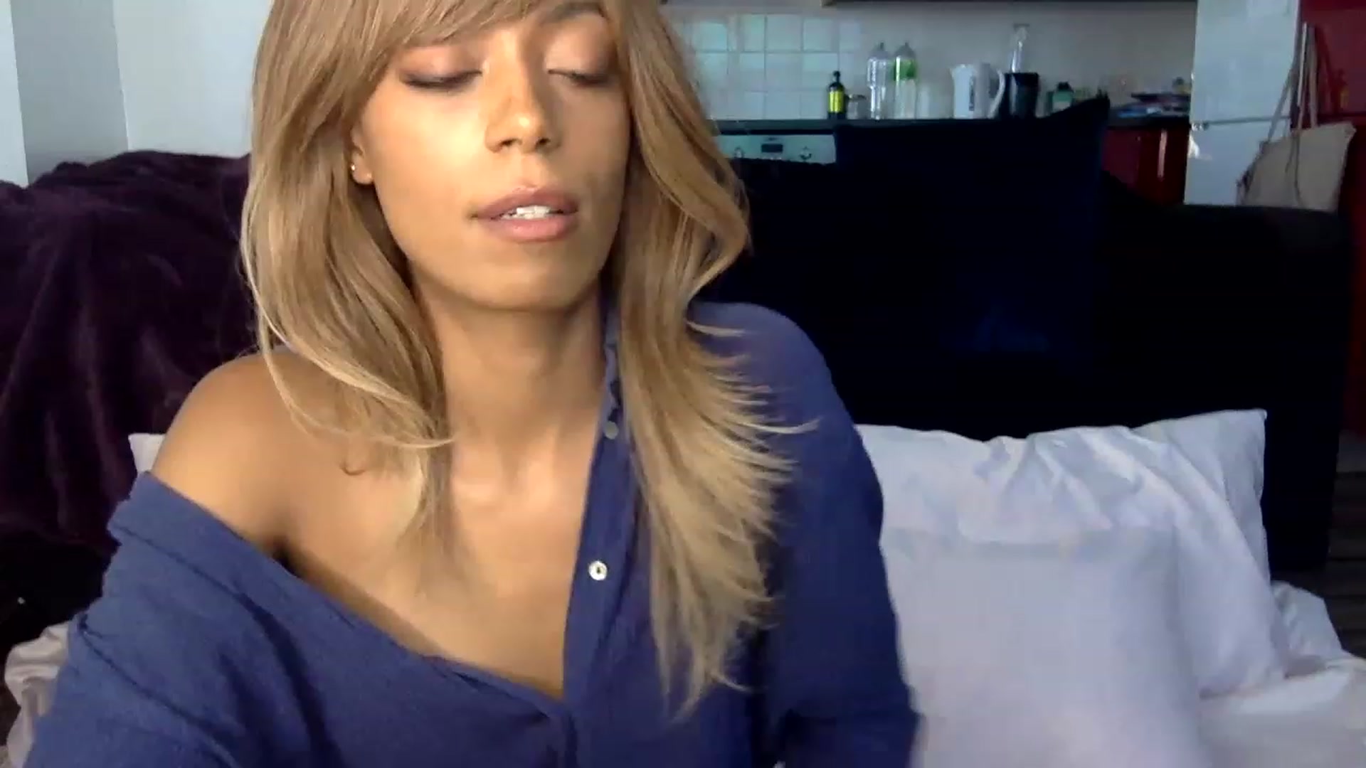 Gallery image thumbnail from MissLuna22's myfreecams stream on, 12/15/2022, 13:50 image 6 of 20