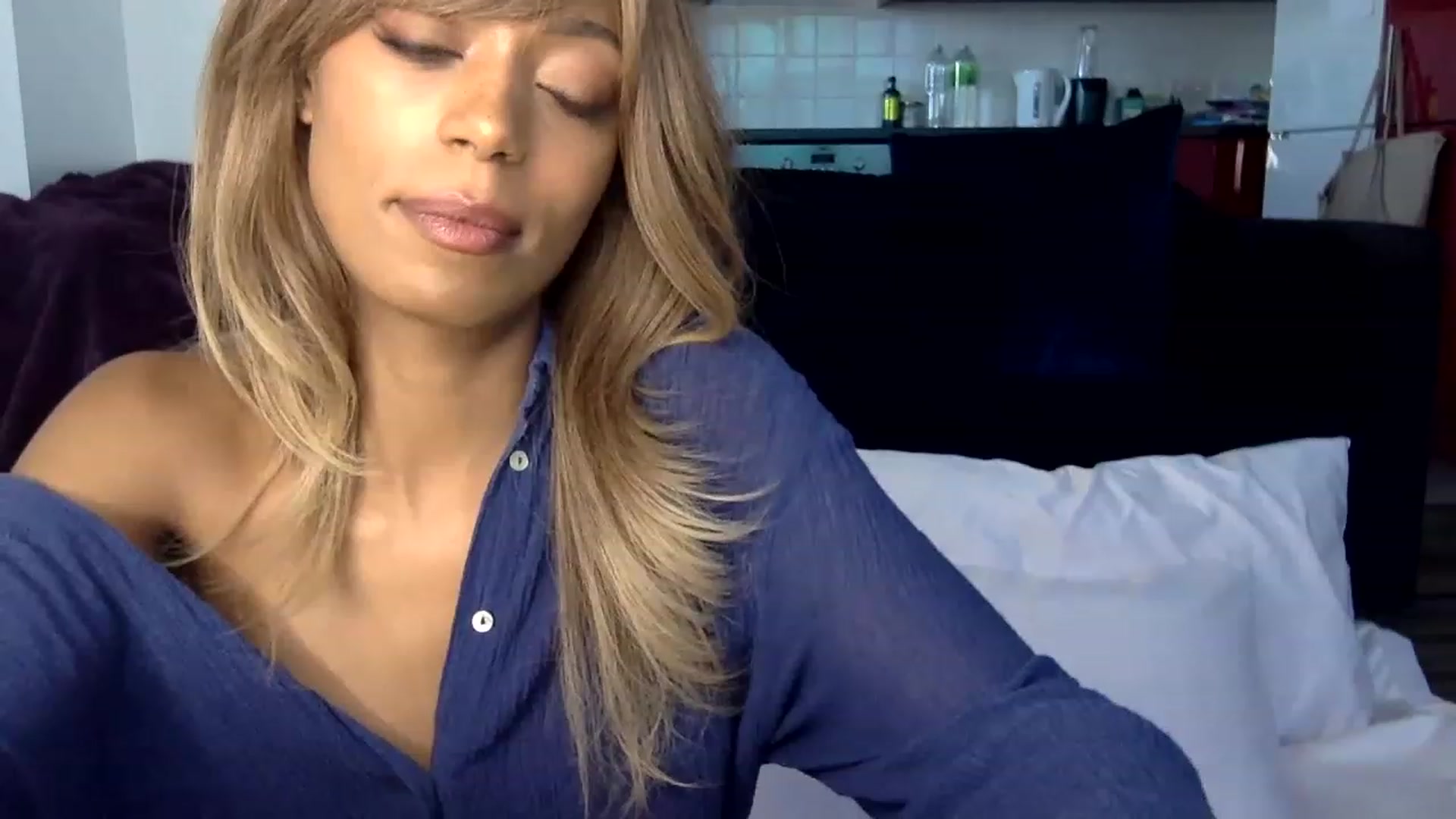 Gallery image thumbnail from MissLuna22's myfreecams stream on, 12/15/2022, 13:50 image 16 of 20
