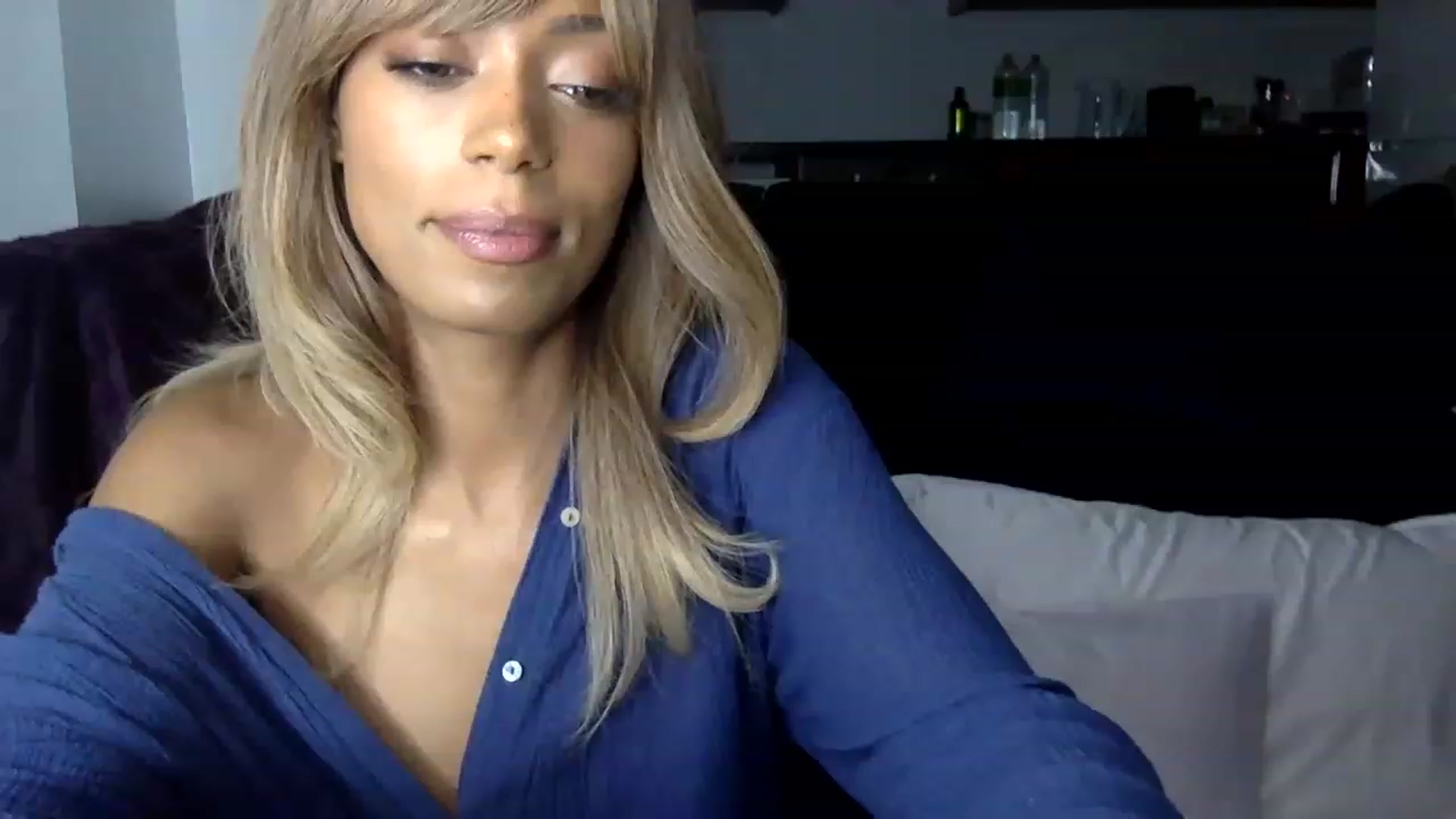 Gallery image thumbnail from MissLuna22's myfreecams stream on, 12/16/2022, 19:42 image 6 of 20