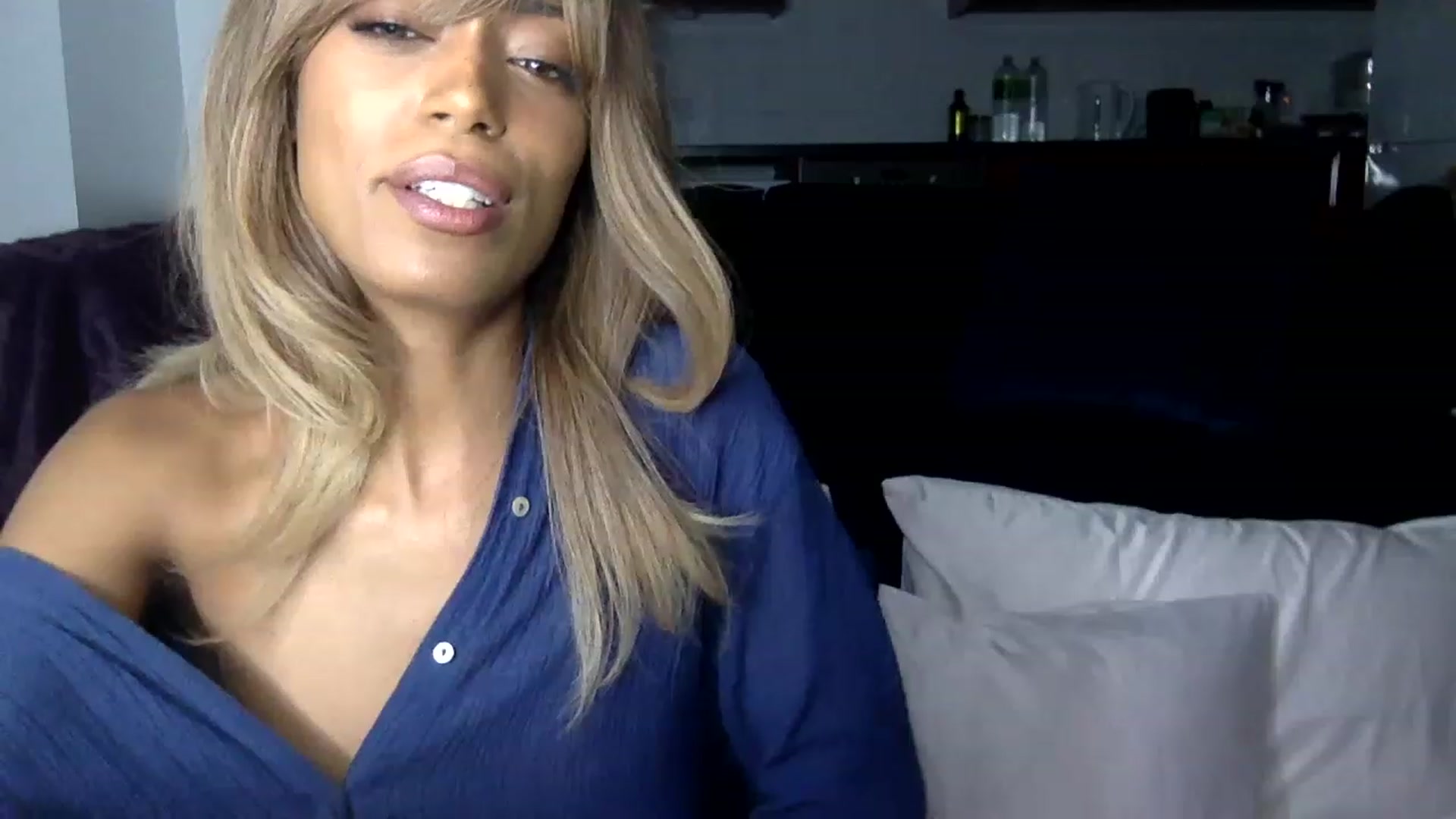 Gallery image thumbnail from MissLuna22's myfreecams stream on, 12/16/2022, 19:42 image 5 of 20