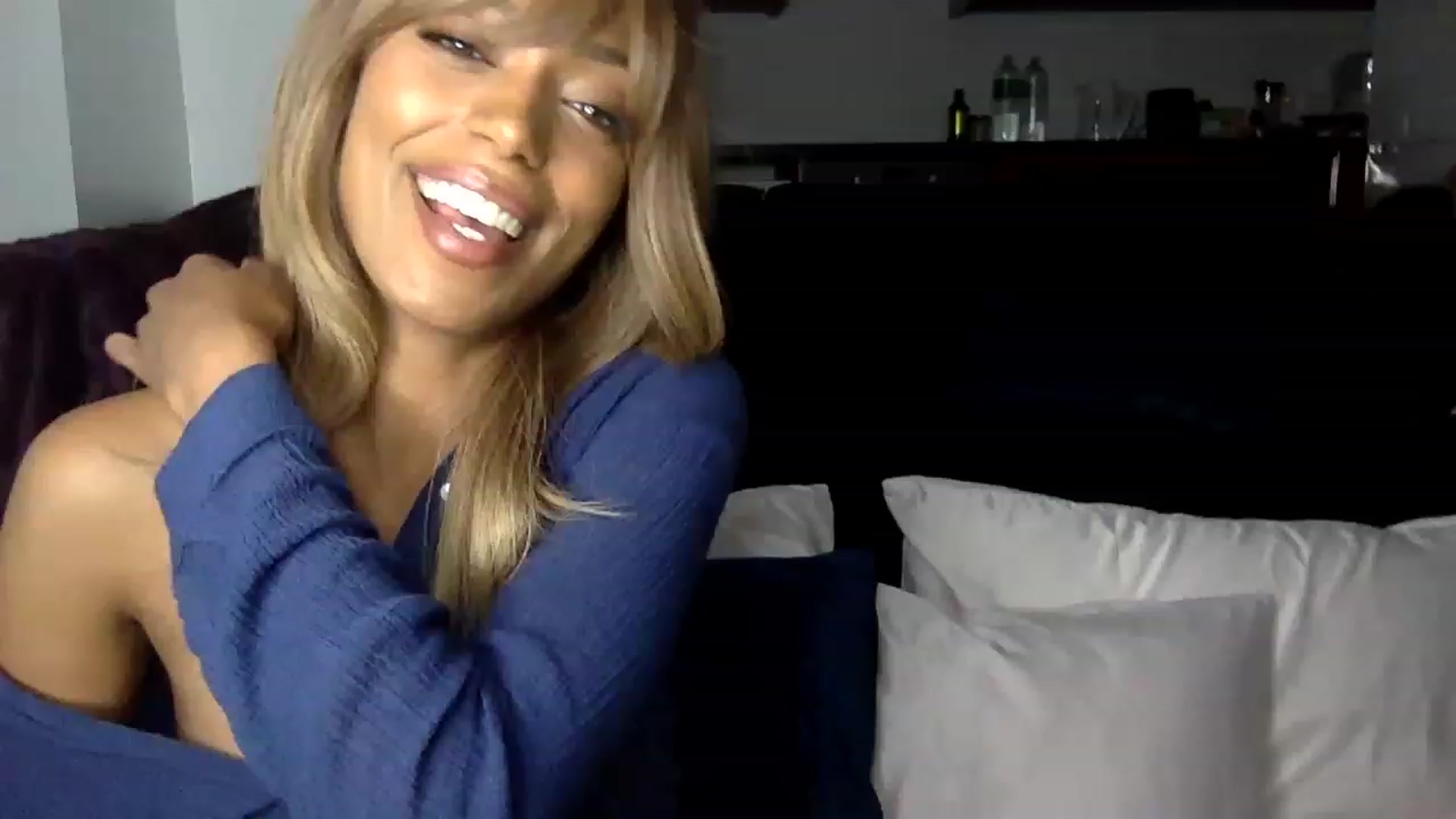 Gallery image thumbnail from MissLuna22's myfreecams stream on, 12/16/2022, 19:42 image 8 of 20