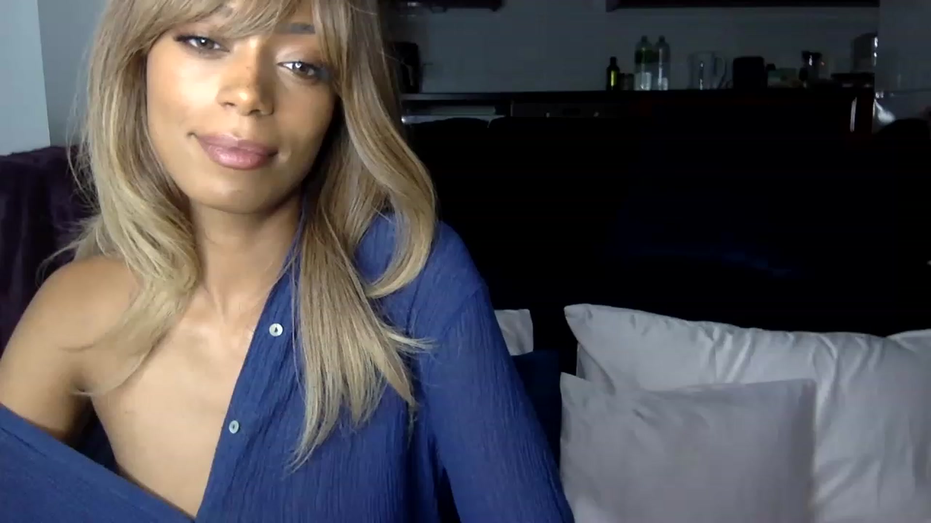 Gallery image thumbnail from MissLuna22's myfreecams stream on, 12/16/2022, 19:42 image 7 of 20