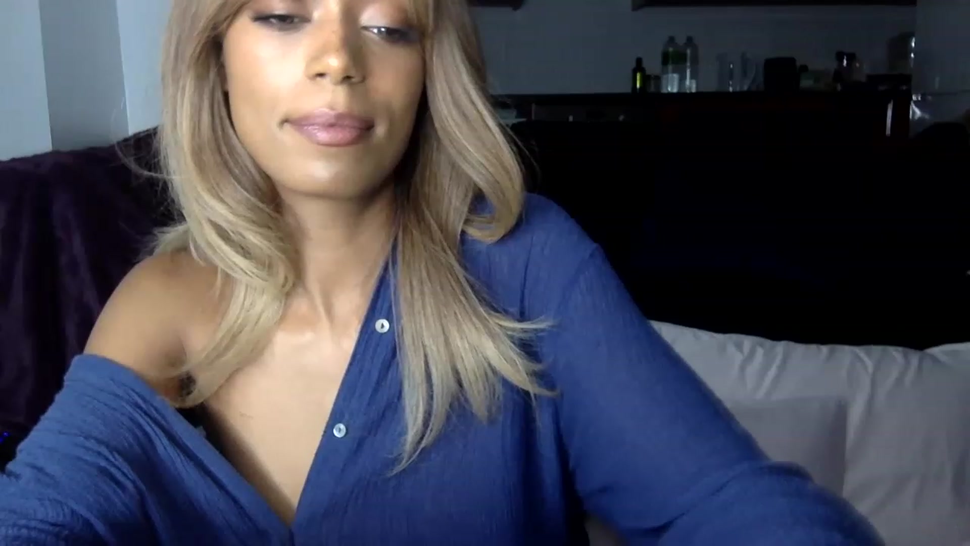 Gallery image thumbnail from MissLuna22's myfreecams stream on, 12/16/2022, 19:42 image 3 of 20
