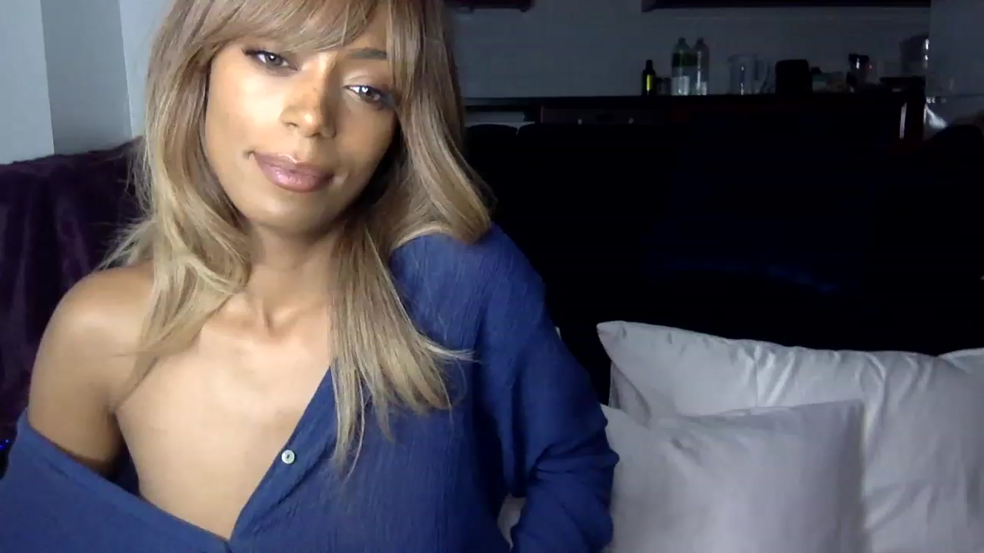 Gallery image thumbnail from MissLuna22's myfreecams stream on, 12/16/2022, 20:09 image 17 of 20