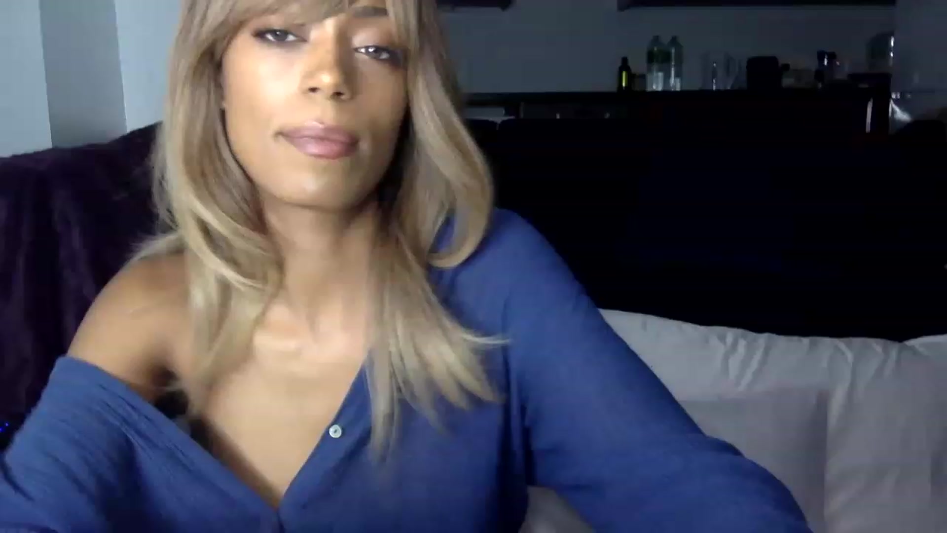 Gallery image thumbnail from MissLuna22's myfreecams stream on, 12/16/2022, 20:09 image 11 of 20