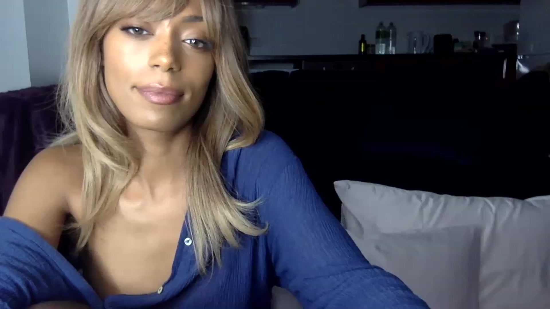 Gallery image thumbnail from MissLuna22's myfreecams stream on, 12/16/2022, 20:09 image 6 of 20