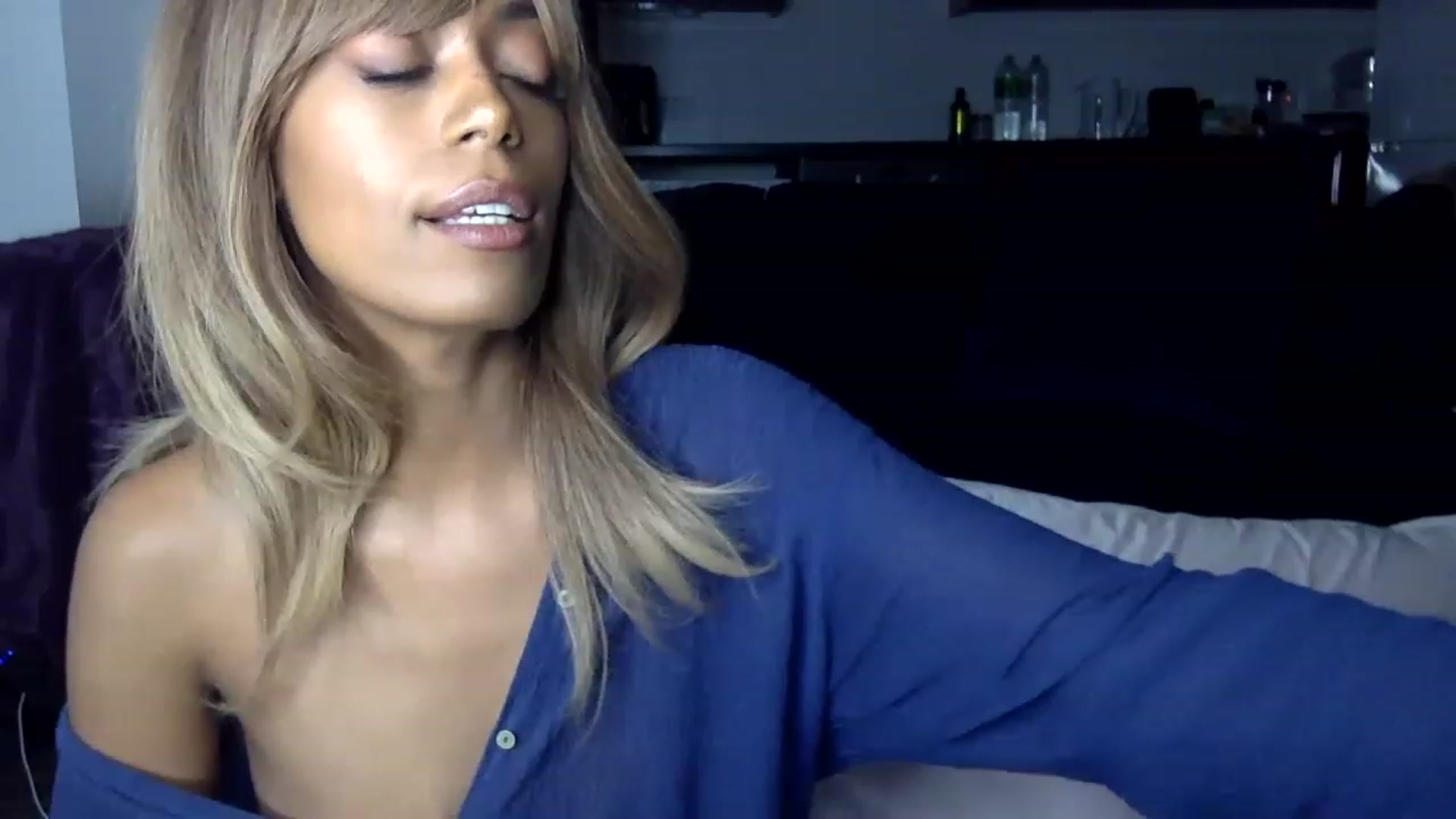 Gallery image thumbnail from MissLuna22's myfreecams stream on, 12/16/2022, 20:09 image 16 of 20