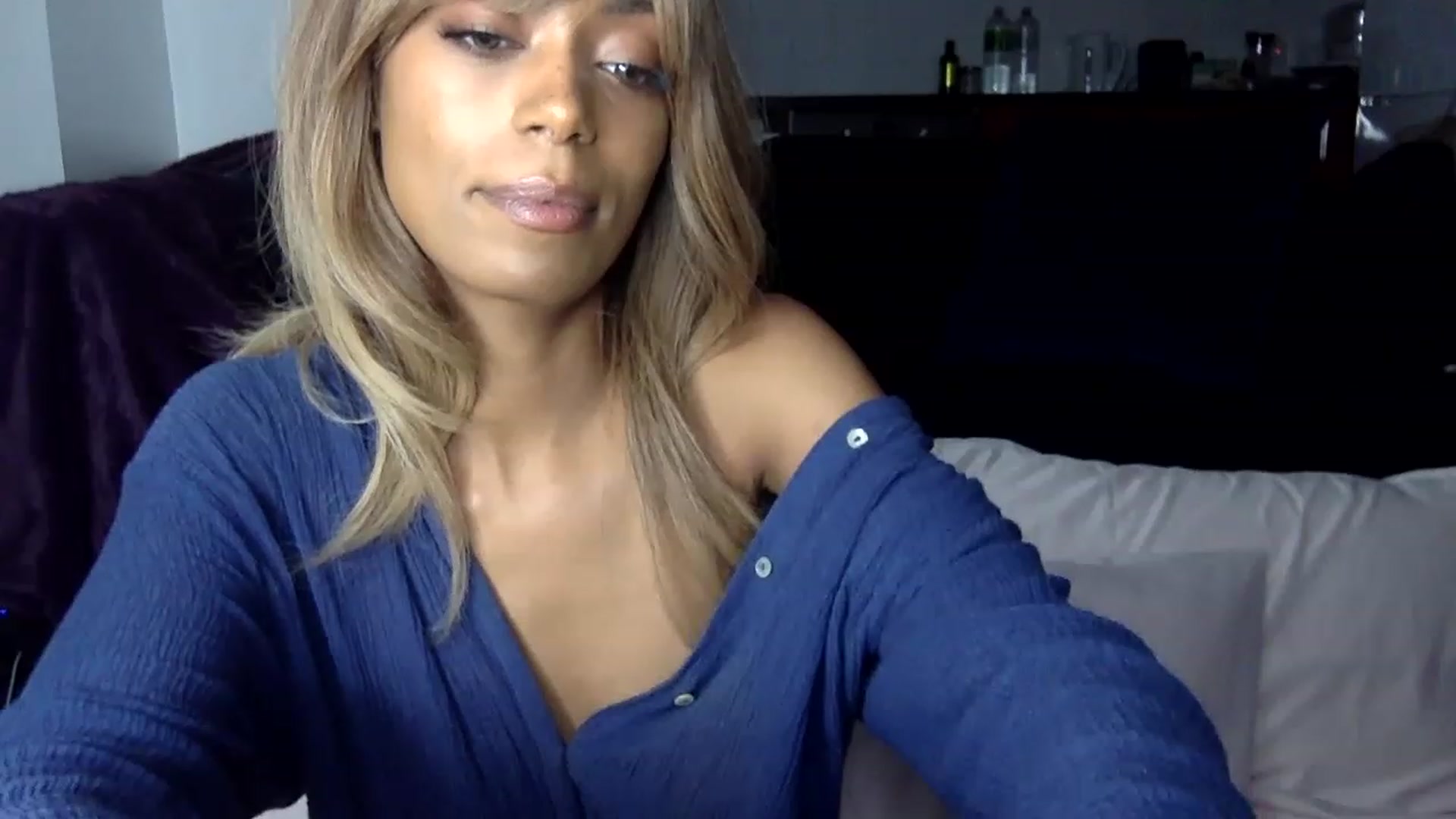 Gallery image thumbnail from MissLuna22's myfreecams stream on, 12/16/2022, 21:57 image 8 of 20
