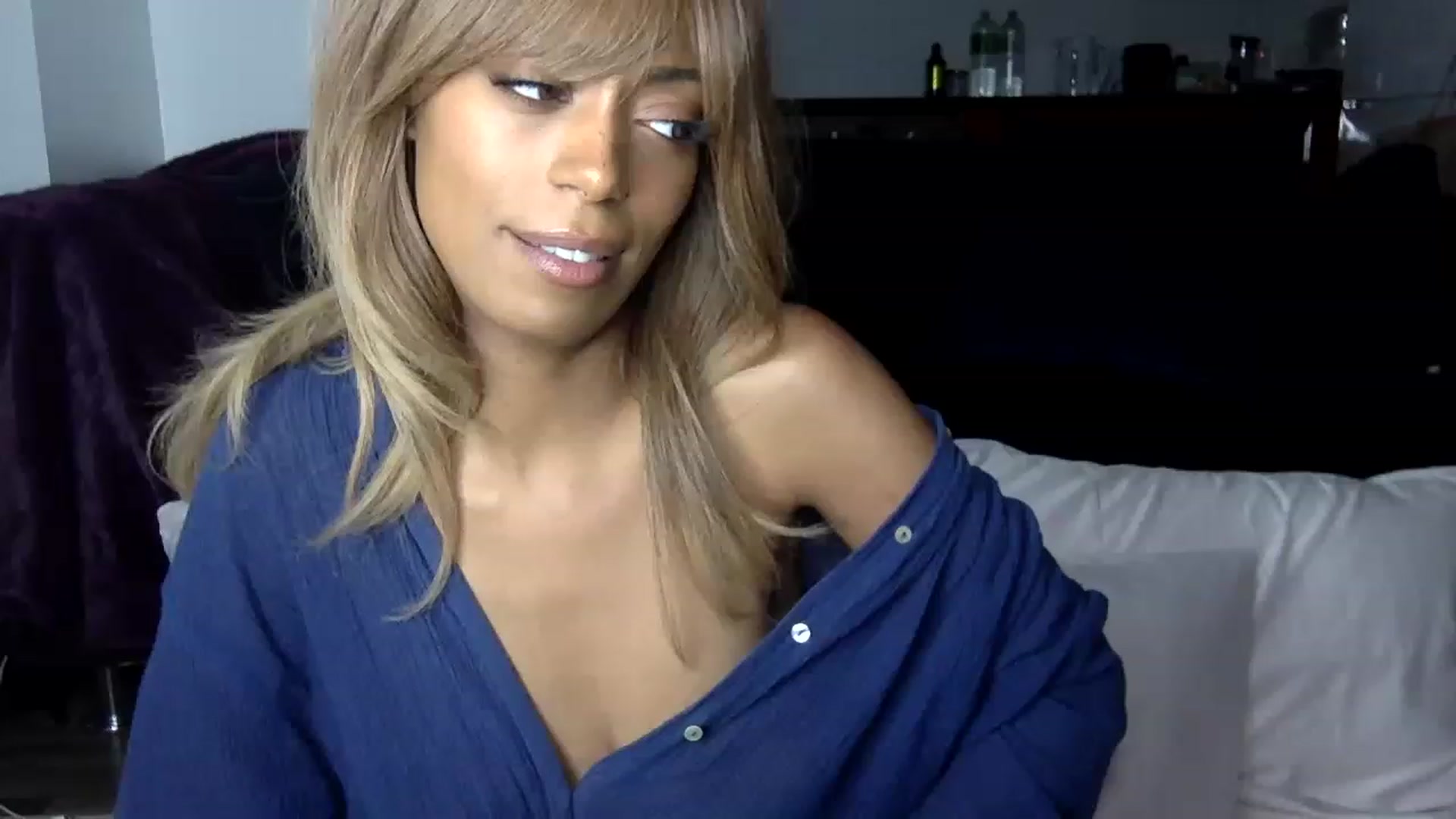 Gallery image thumbnail from MissLuna22's myfreecams stream on, 12/16/2022, 21:57 image 3 of 20