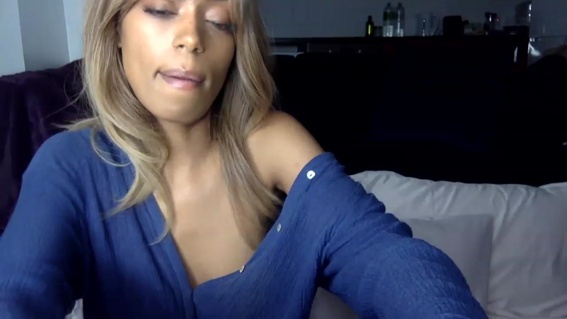 Gallery image thumbnail from MissLuna22's myfreecams stream on, 12/16/2022, 21:57 image 10 of 20