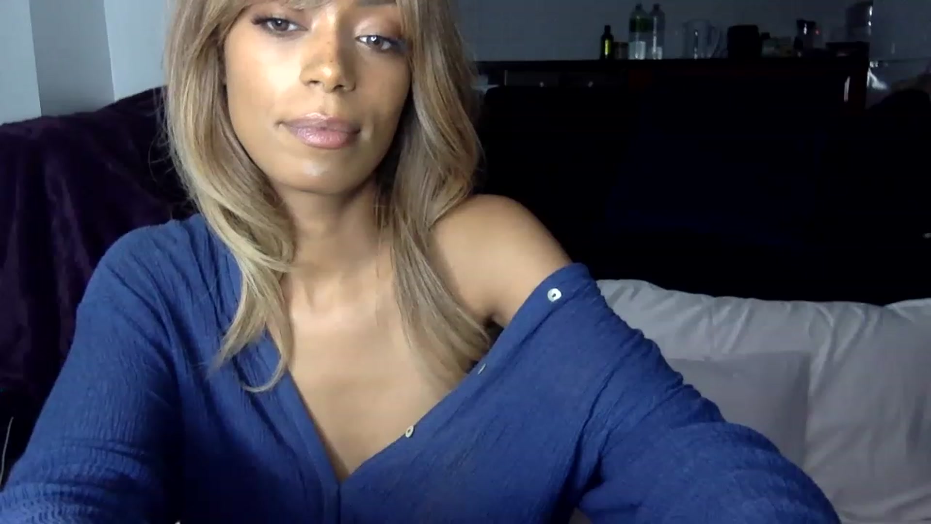 Gallery image thumbnail from MissLuna22's myfreecams stream on, 12/16/2022, 21:57 image 7 of 20