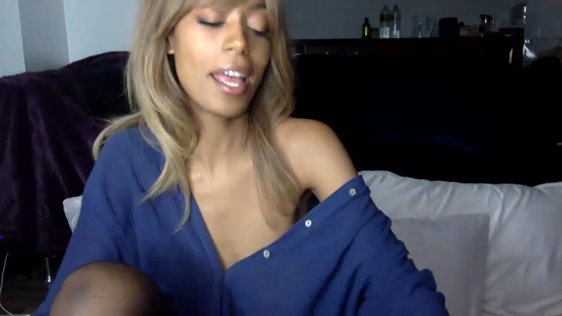 Gallery image thumbnail from MissLuna22's myfreecams stream on, 12/16/2022, 21:57 image 6 of 20