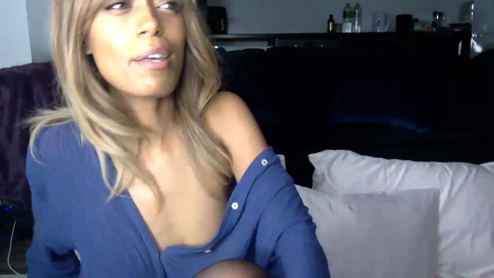 Gallery image thumbnail from MissLuna22's myfreecams stream on, 12/16/2022, 21:57 image 19 of 20