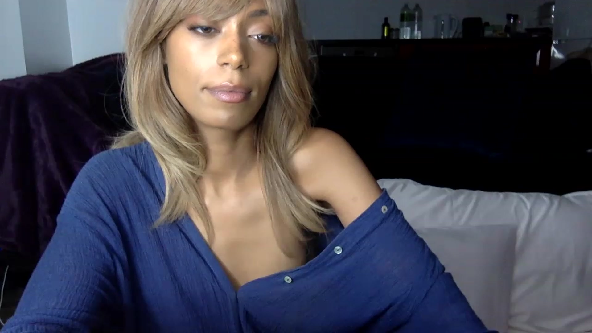 Gallery image thumbnail from MissLuna22's myfreecams stream on, 12/16/2022, 21:57 image 5 of 20