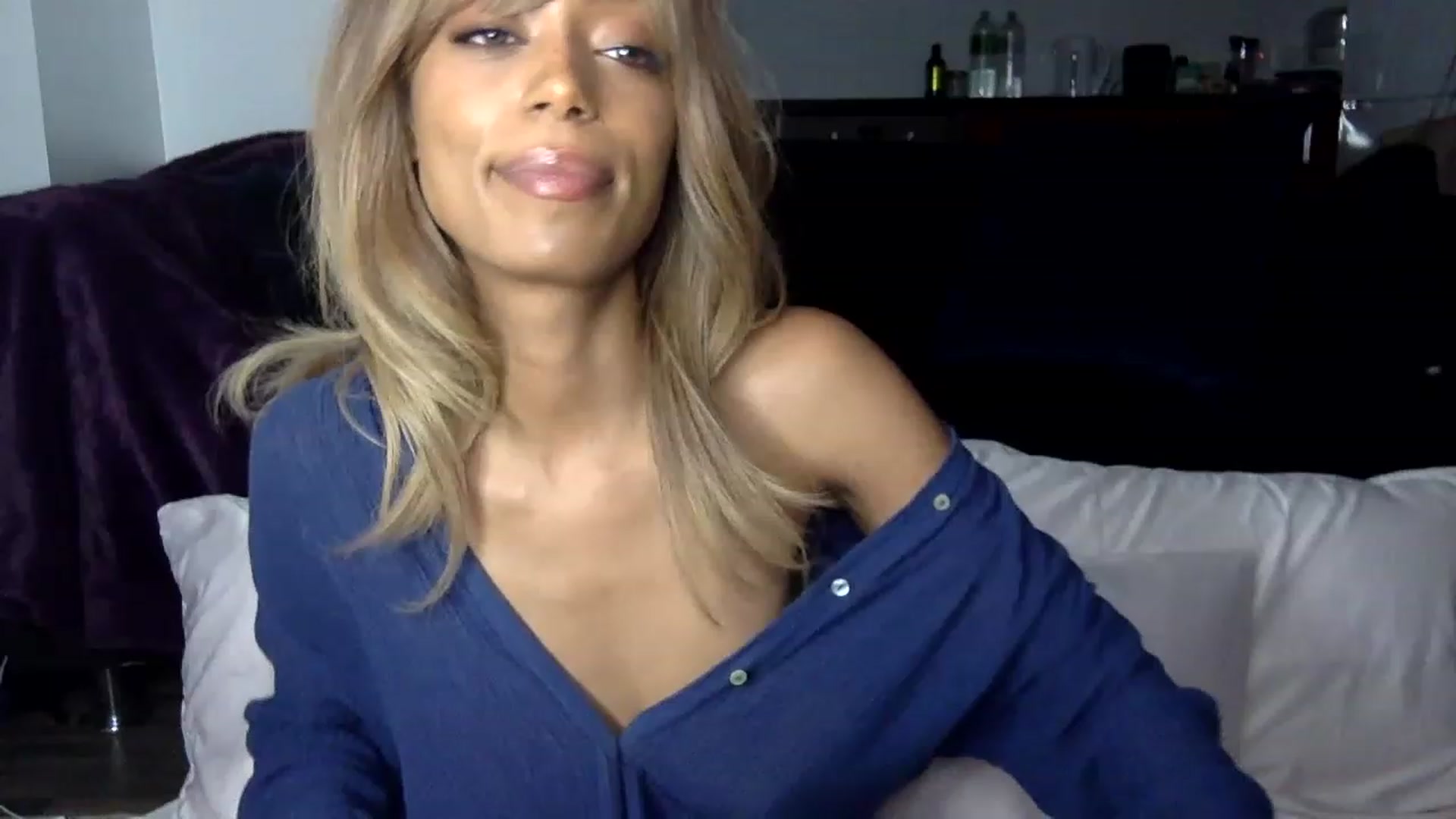 Gallery image thumbnail from MissLuna22's myfreecams stream on, 12/16/2022, 21:57 image 1 of 20