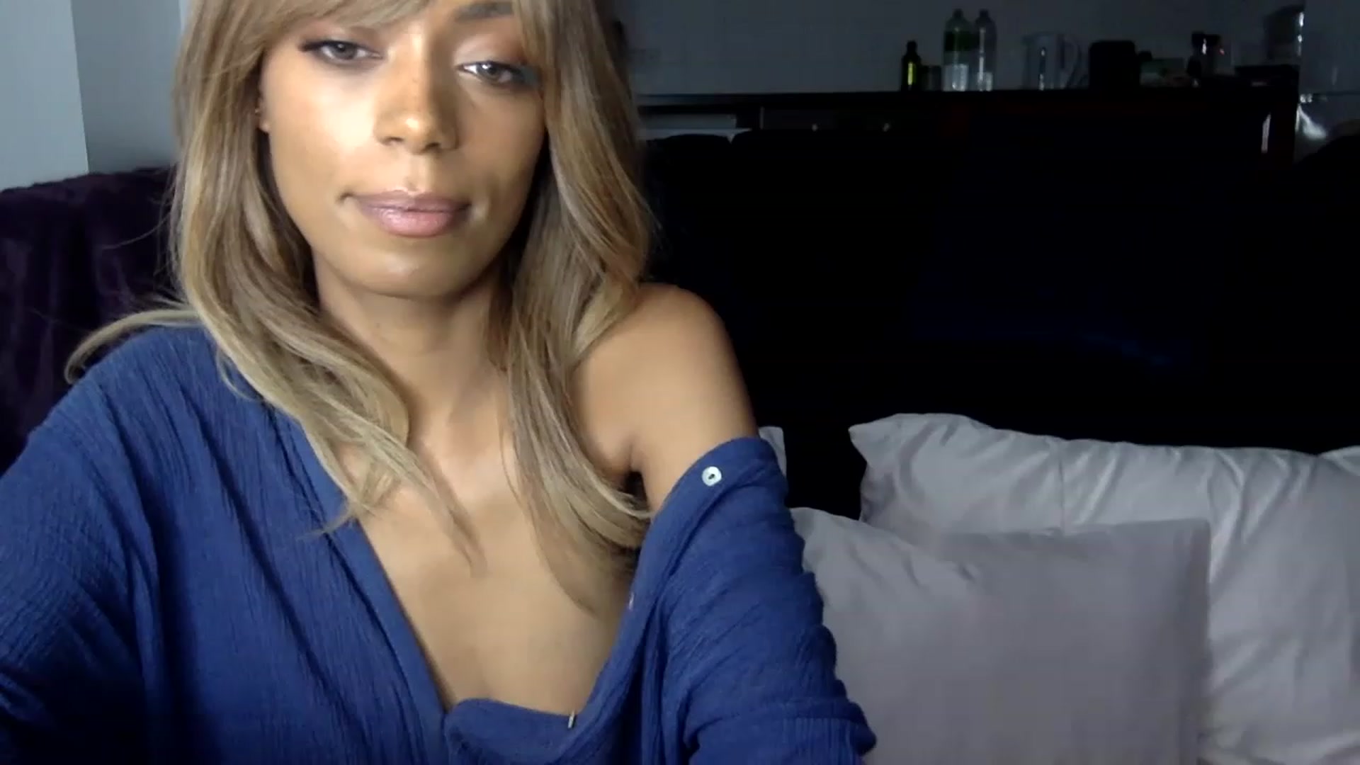 Gallery image thumbnail from MissLuna22's myfreecams stream on, 12/16/2022, 21:57 image 20 of 20