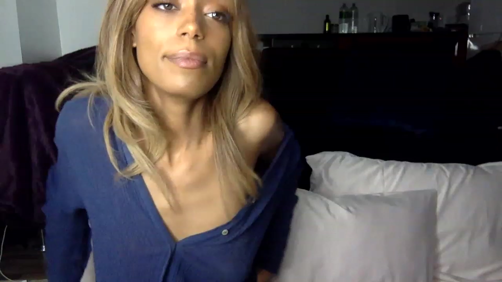 Gallery image thumbnail from MissLuna22's myfreecams stream on, 12/16/2022, 21:57 image 14 of 20