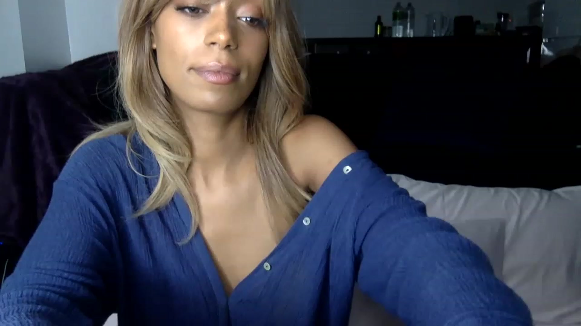 Gallery image thumbnail from MissLuna22's myfreecams stream on, 12/16/2022, 21:57 image 12 of 20