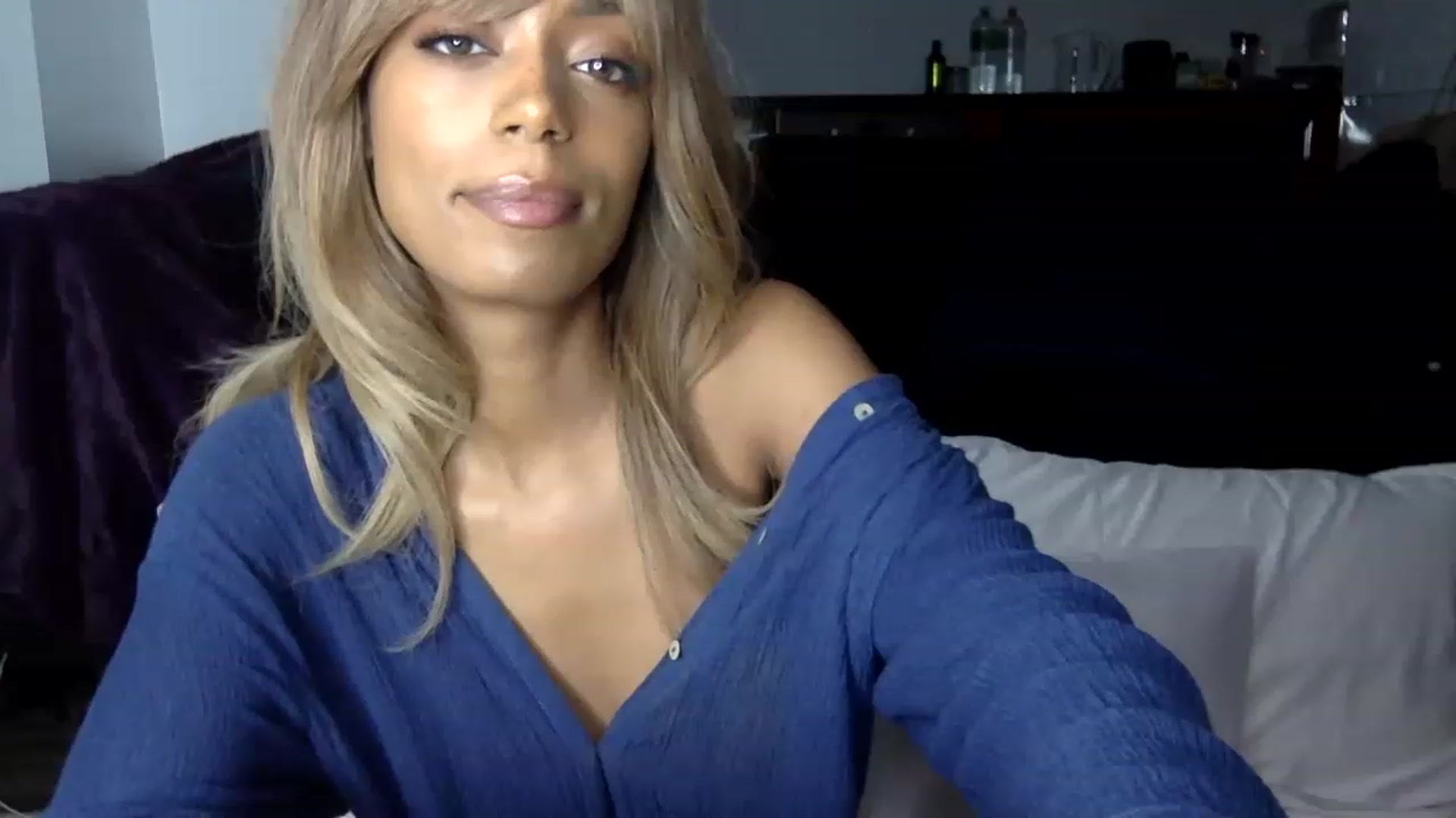 Gallery image thumbnail from MissLuna22's myfreecams stream on, 12/16/2022, 21:57 image 2 of 20
