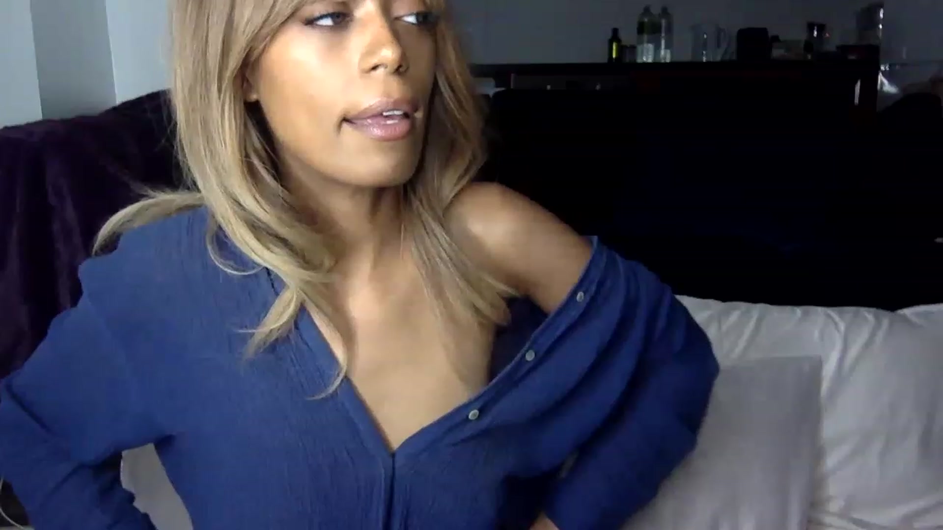 Gallery image thumbnail from MissLuna22's myfreecams stream on, 12/16/2022, 21:57 image 9 of 20