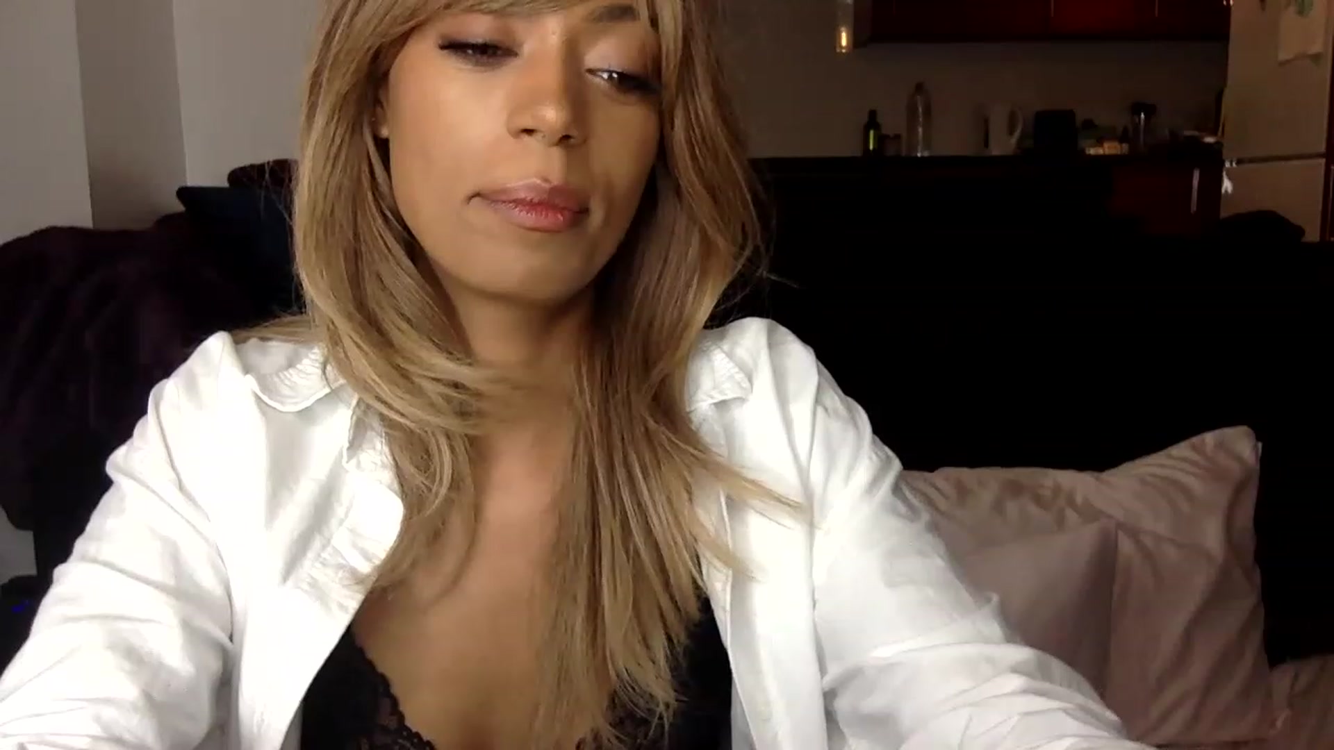 Gallery image thumbnail from MissLuna22's myfreecams stream on, 12/21/2022, 20:05 image 10 of 20