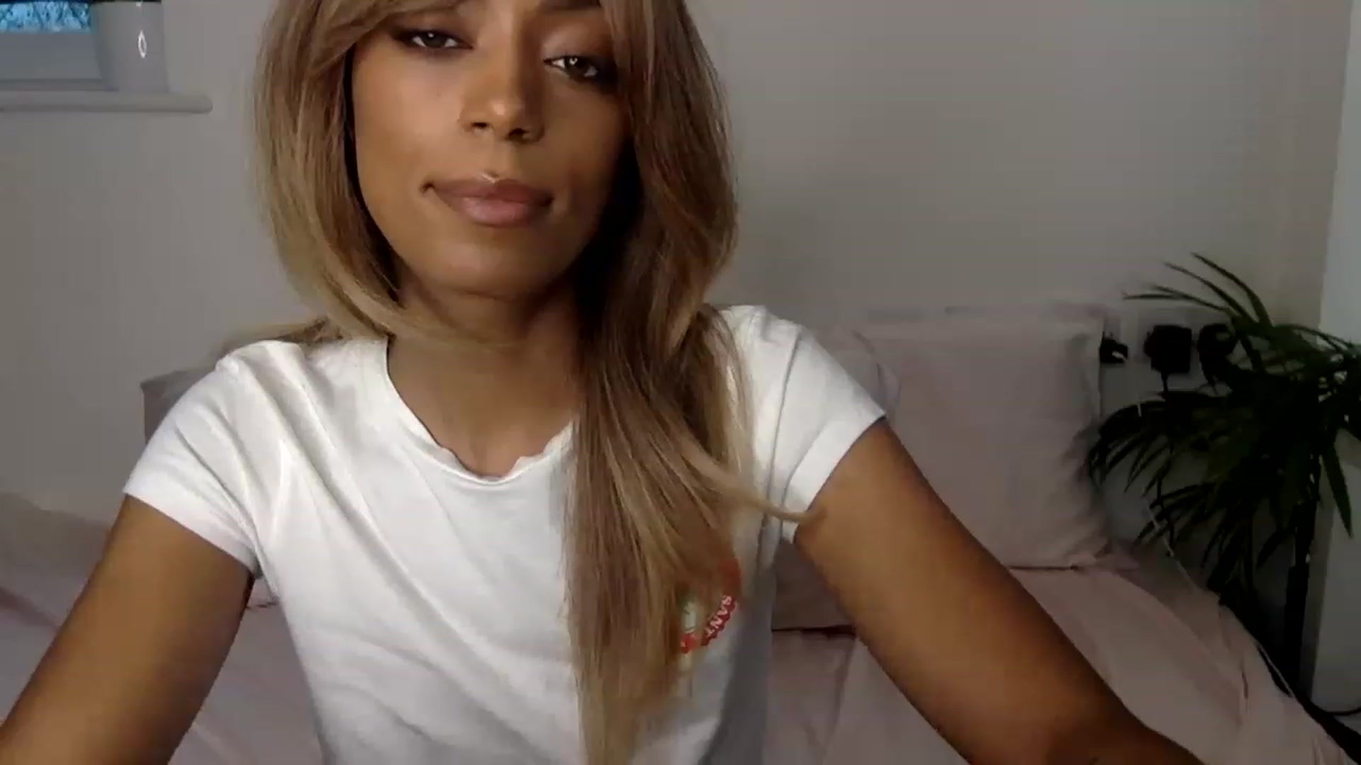 Gallery image thumbnail from MissLuna22's myfreecams stream on, 01/12/2023, 13:32 image 3 of 20