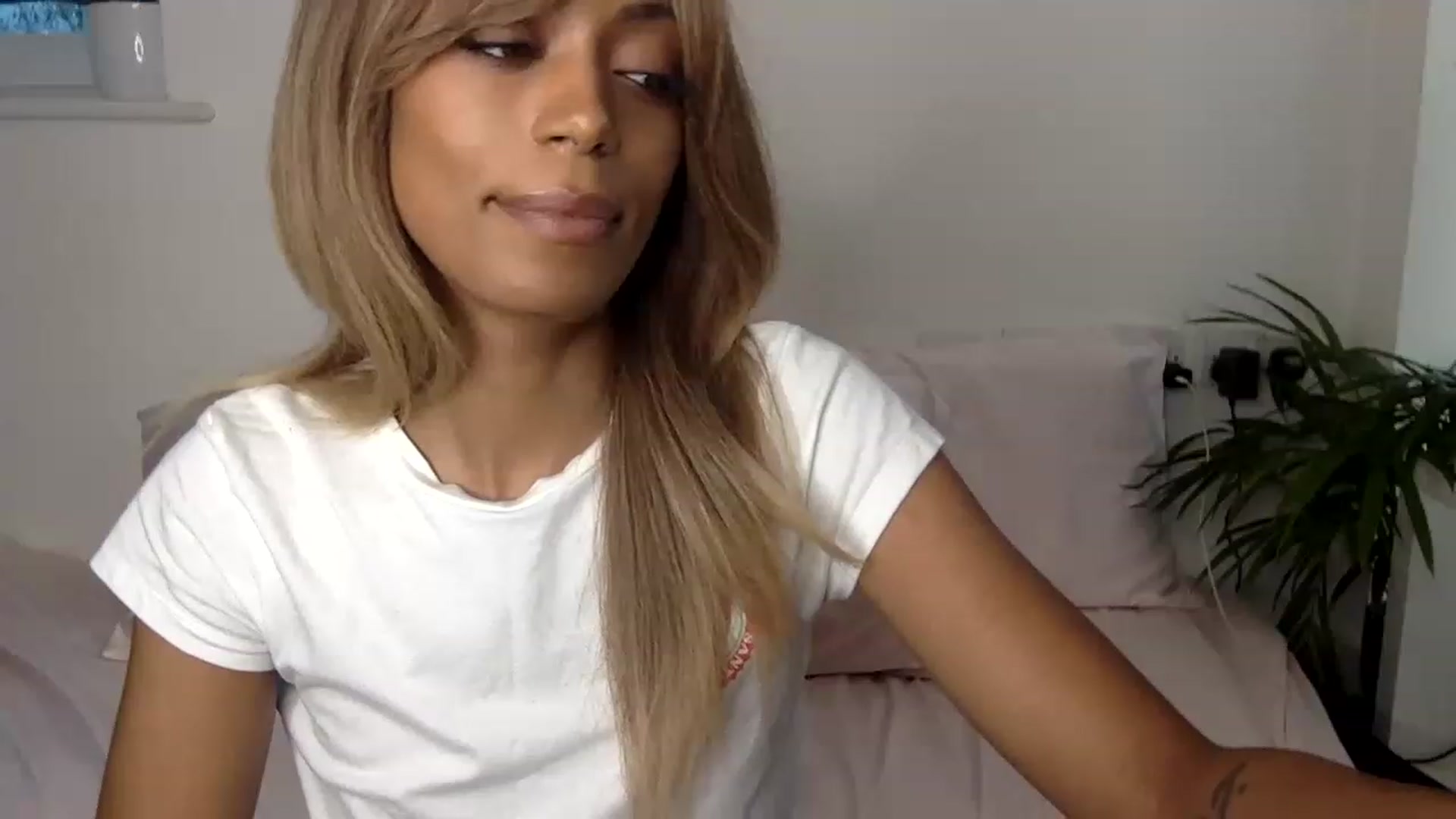 Gallery image thumbnail from MissLuna22's myfreecams stream on, 01/12/2023, 13:32 image 18 of 20
