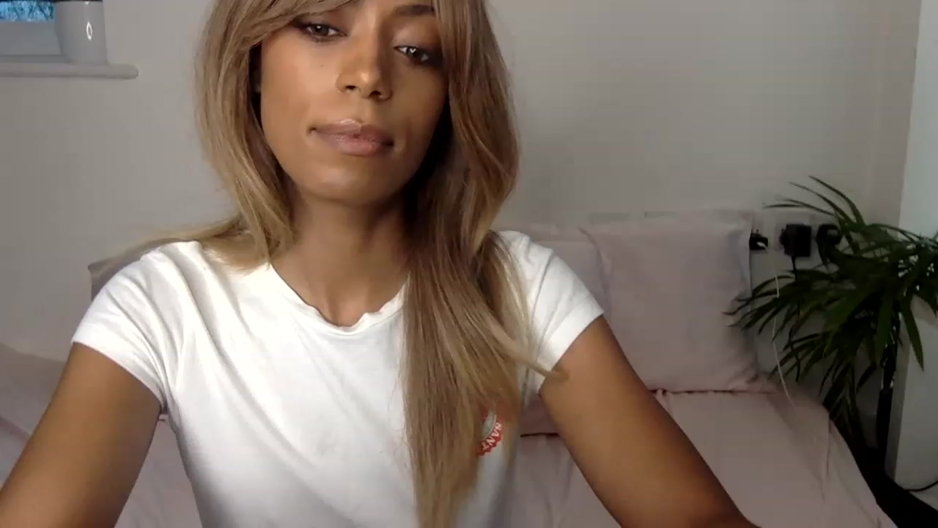 Gallery image thumbnail from MissLuna22's myfreecams stream on, 01/12/2023, 13:32 image 17 of 20
