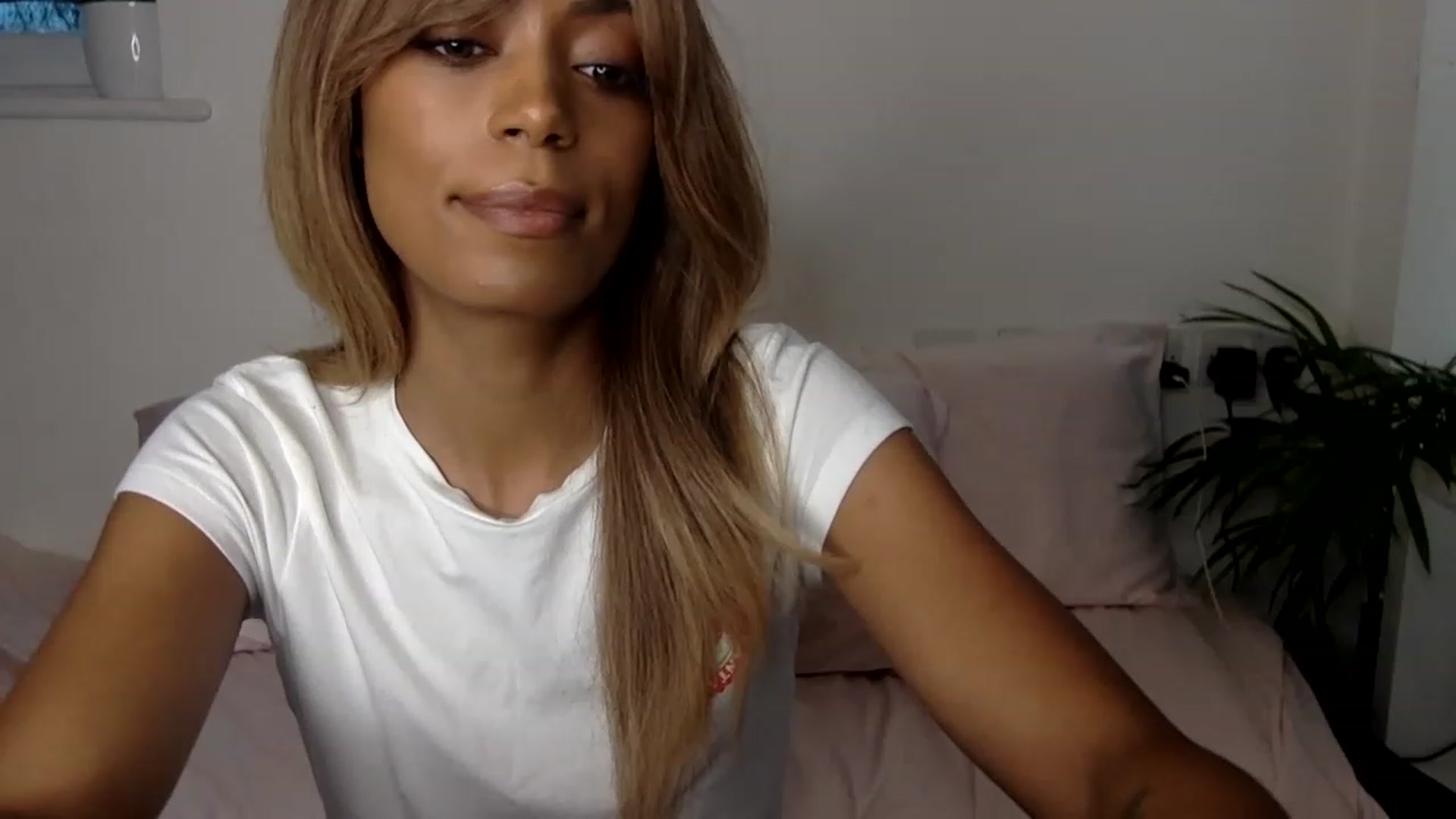 Gallery image thumbnail from MissLuna22's myfreecams stream on, 01/12/2023, 13:32 image 15 of 20