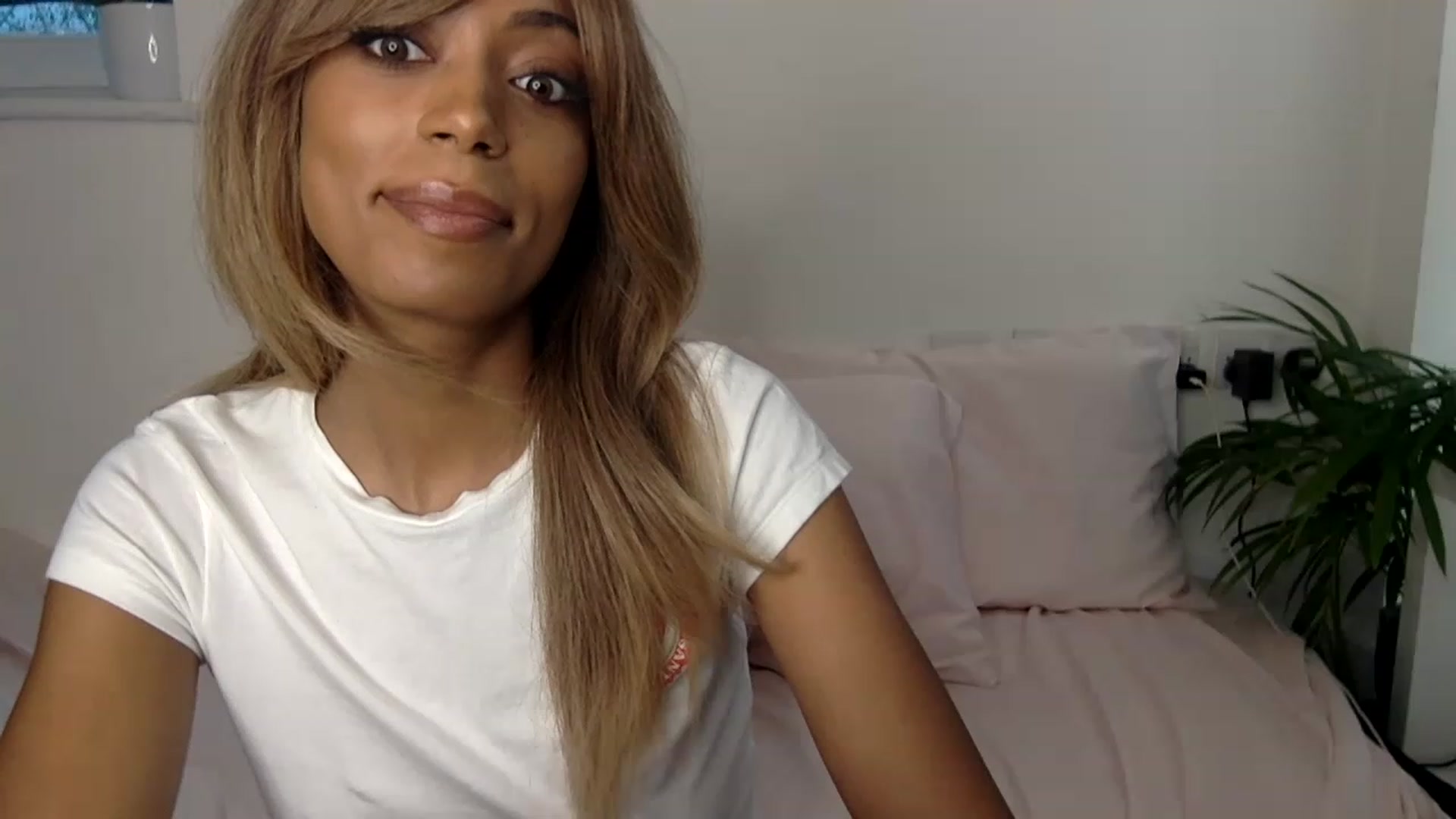 Gallery image thumbnail from MissLuna22's myfreecams stream on, 01/12/2023, 13:32 image 5 of 20